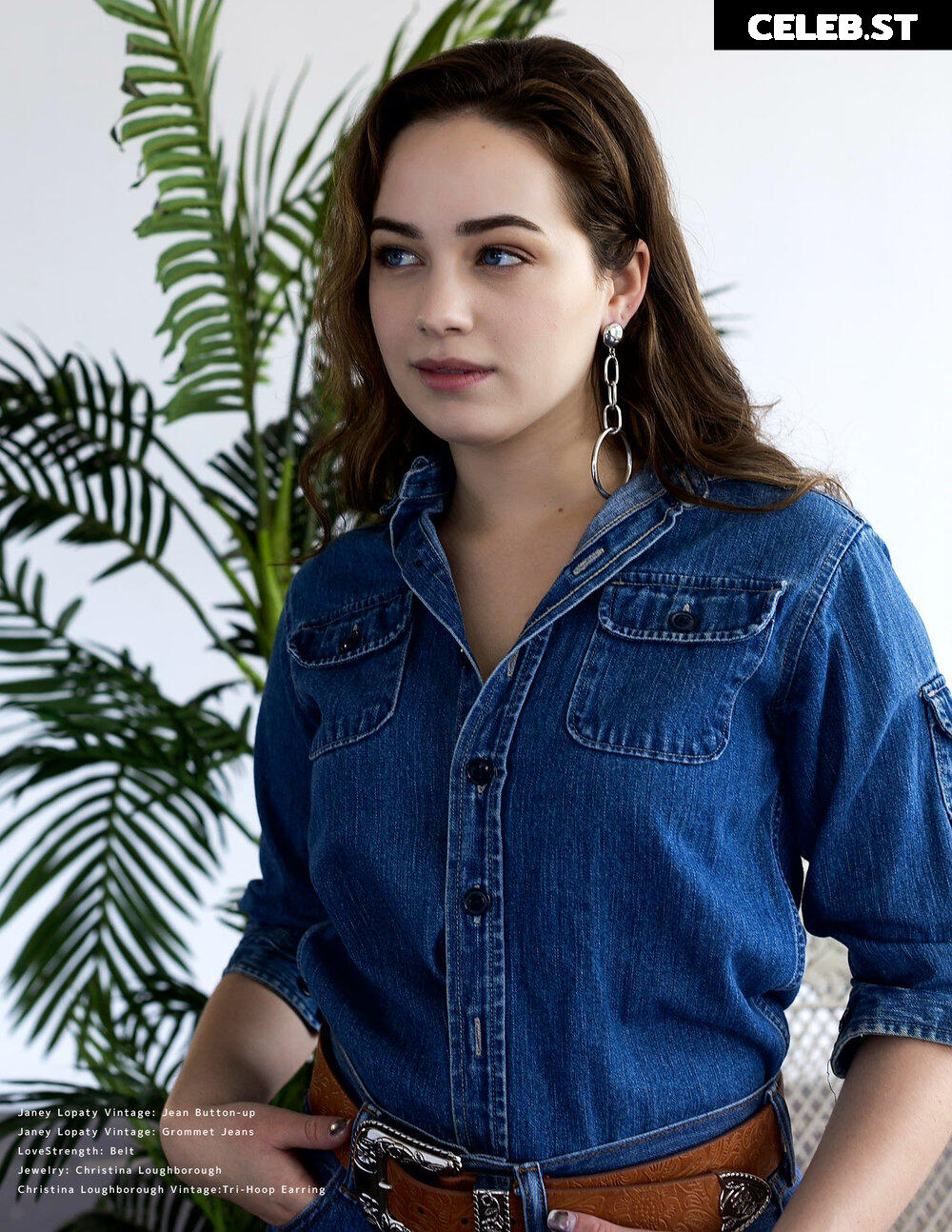 Mary Mouser Image 2089617