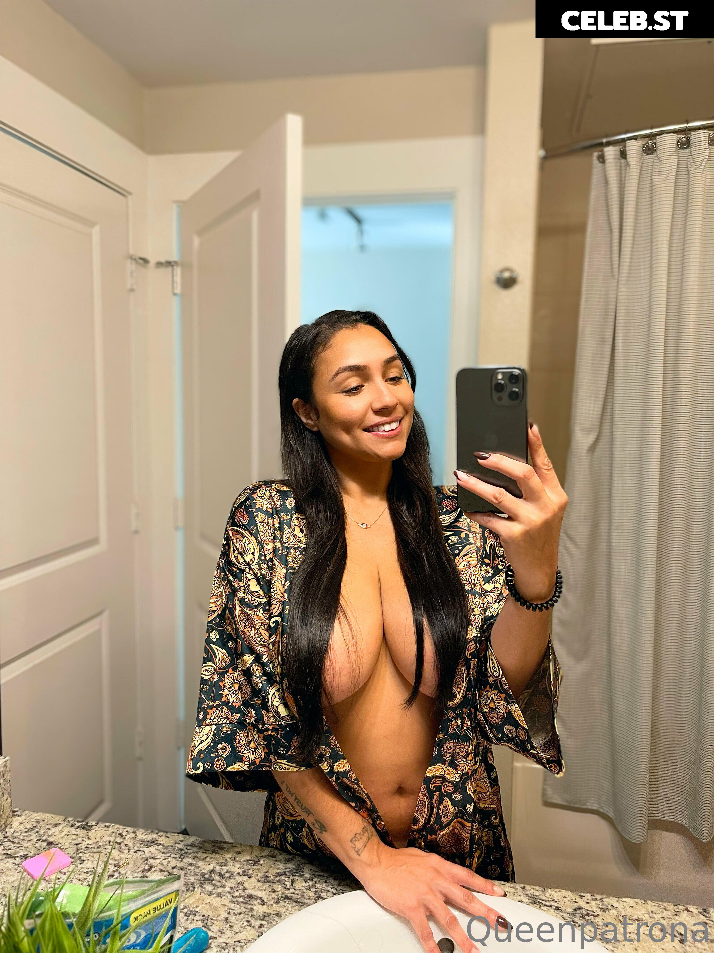 QueenPatrona Image 20893892