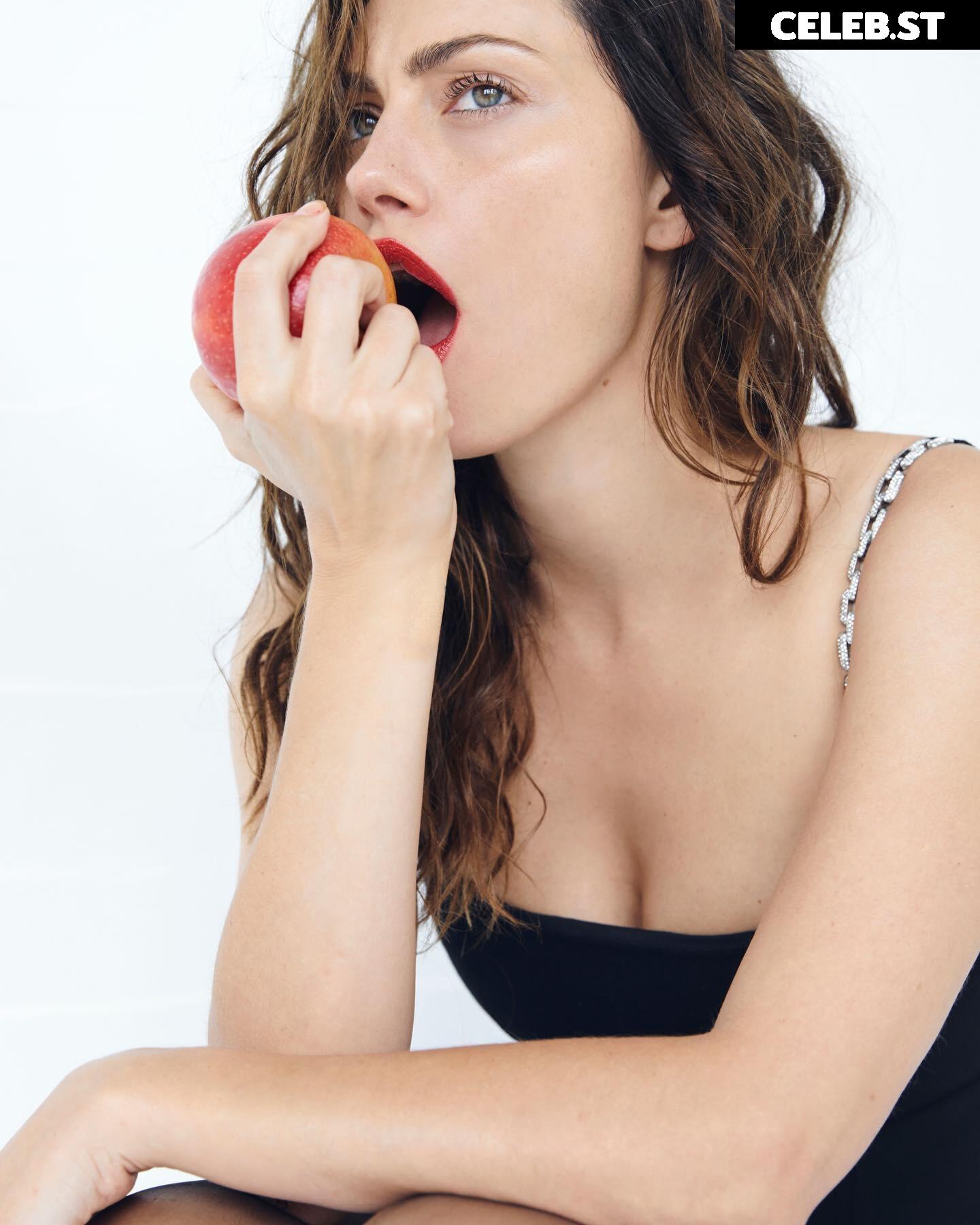 Phoebe Tonkin Image 2075162