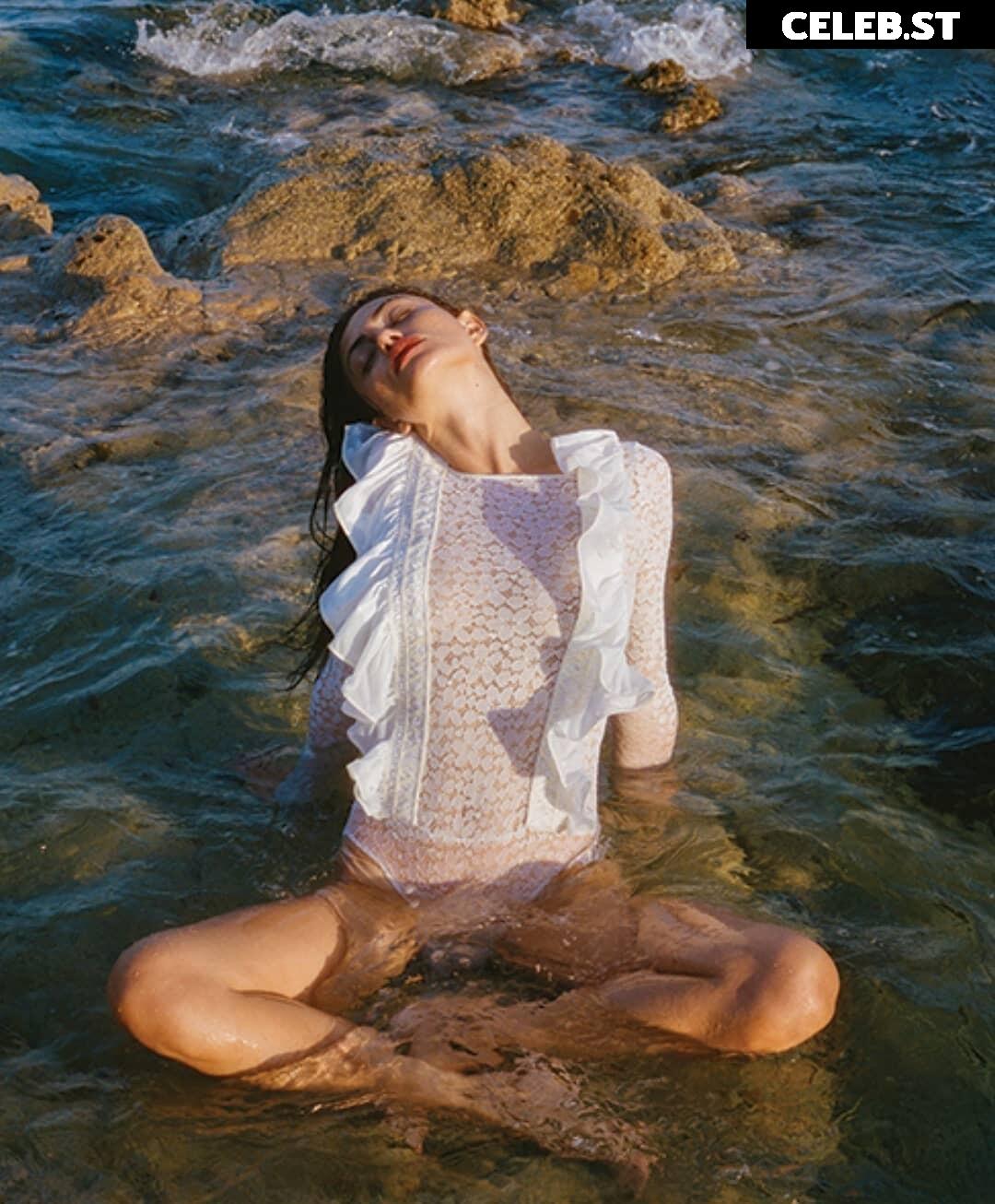 Phoebe Tonkin Image 2075085