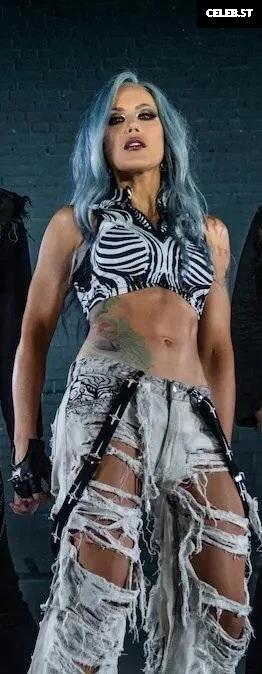 Alissa White-Gluz Image 2074241