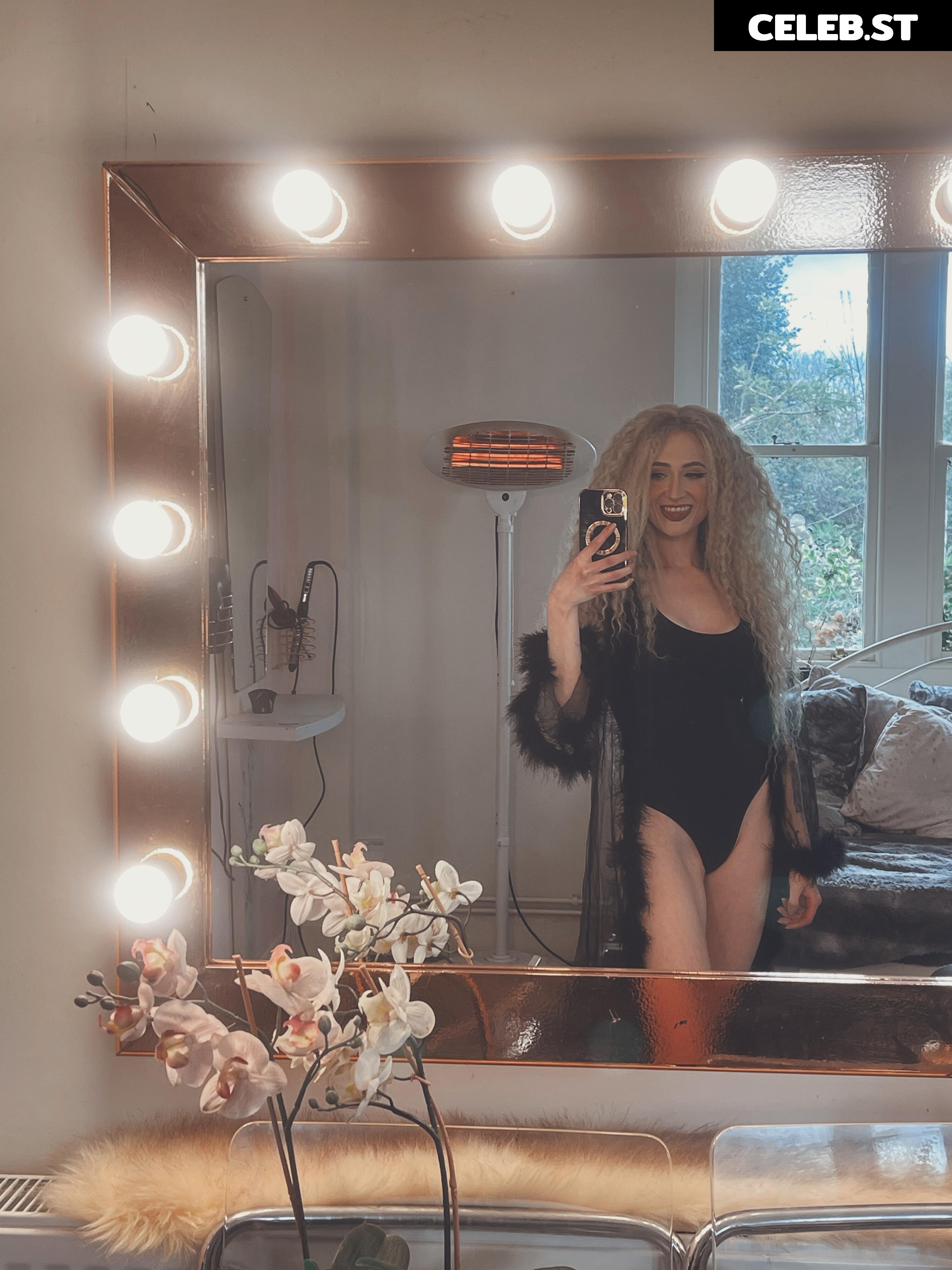 Janet Devlin Image 2071482