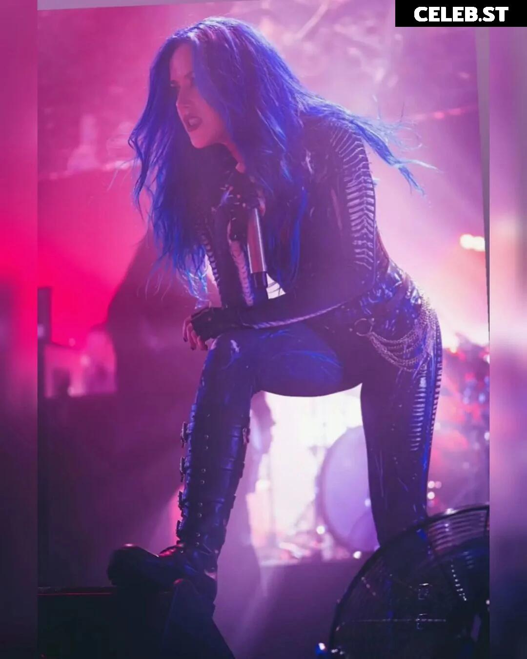 Alissa White-Gluz Image 2072876