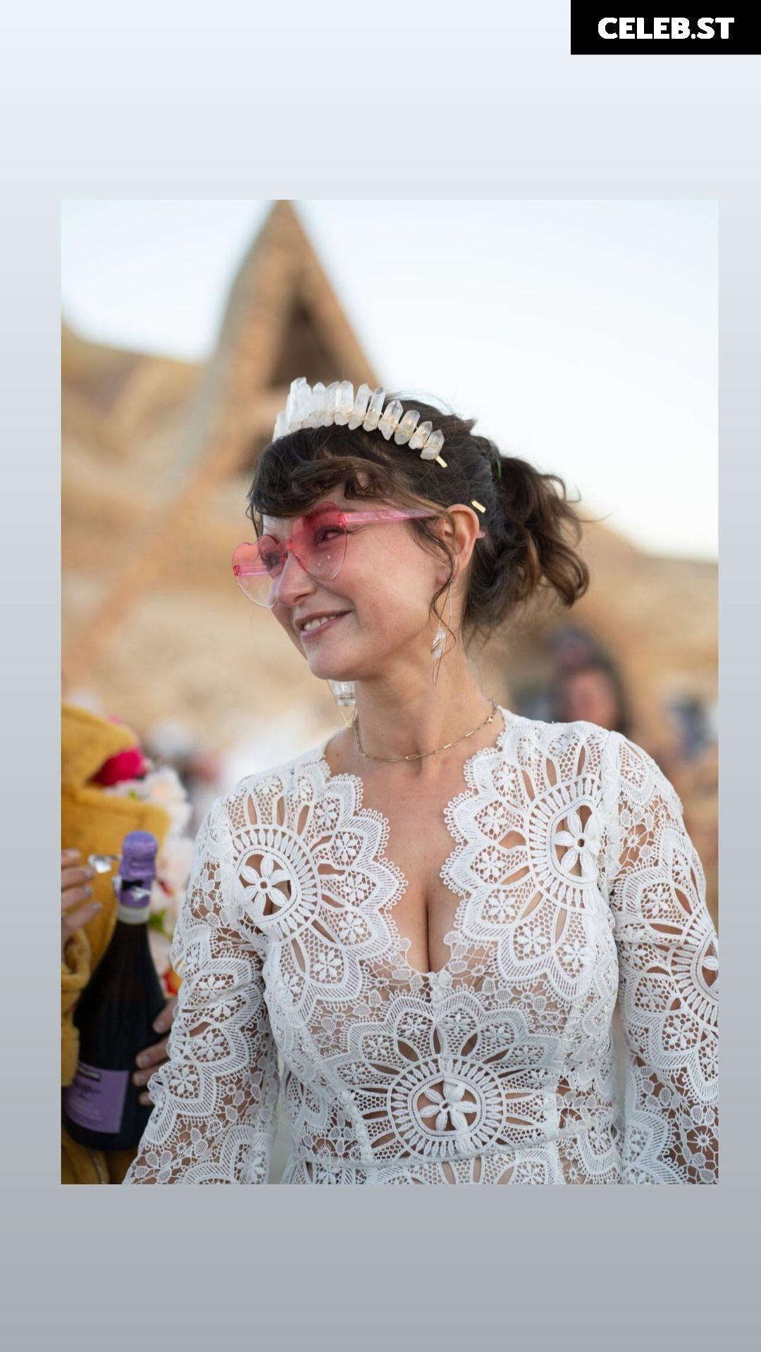 Milana Vayntrub Image 2072175