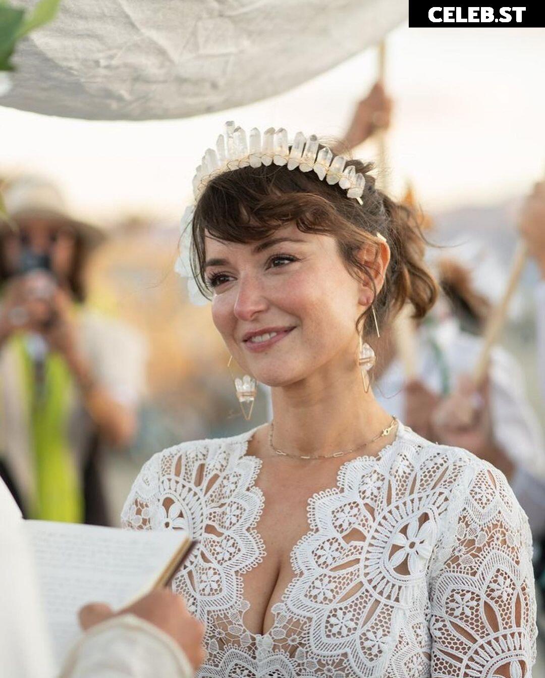 Milana Vayntrub Image 2072104