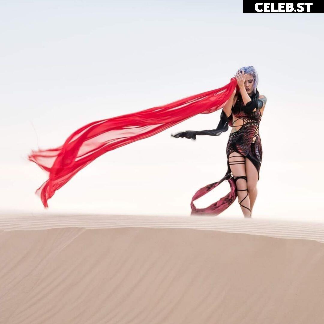 Alissa White-Gluz Image 2073743