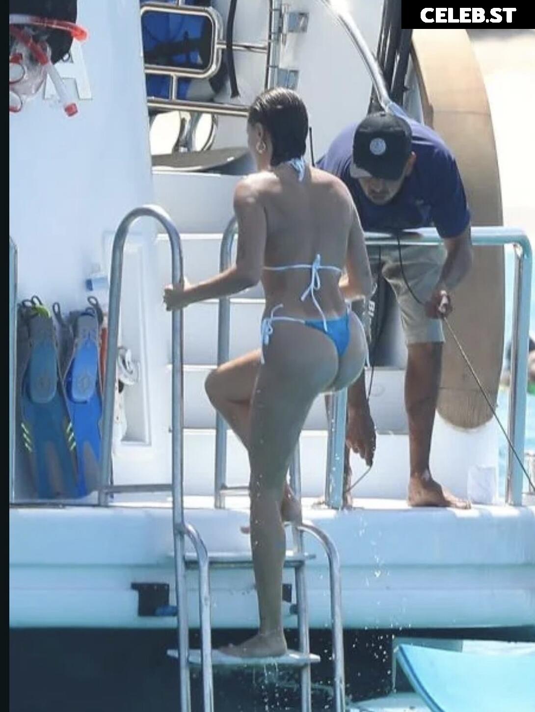 Hailey Bieber Image 2079574