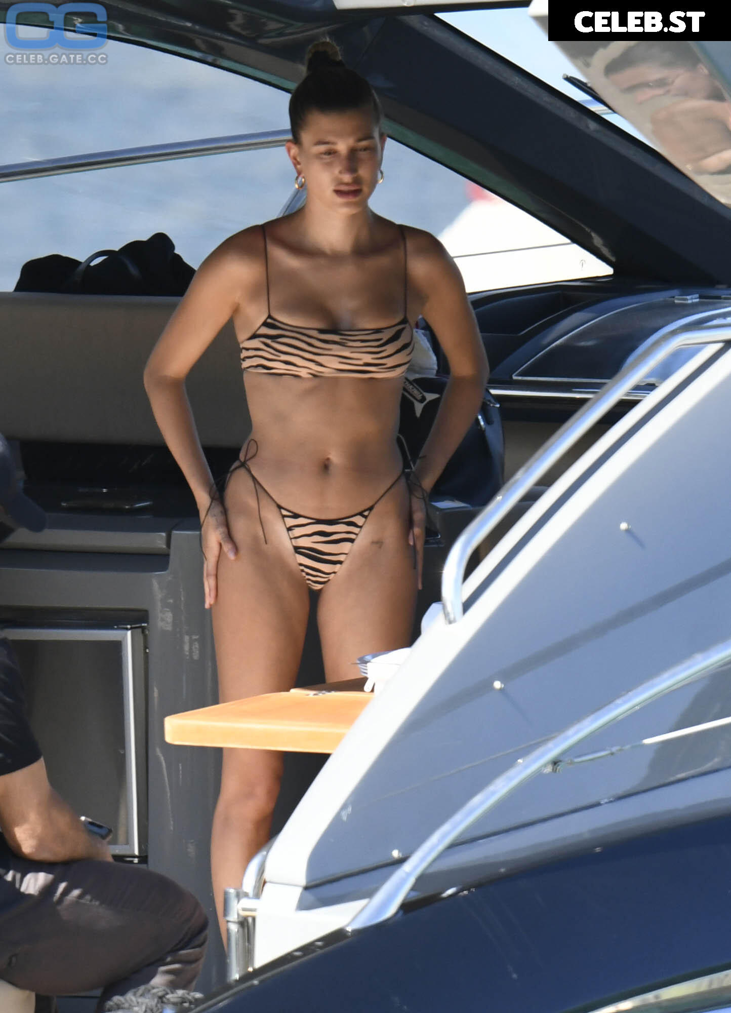 Hailey Bieber Image 2079391