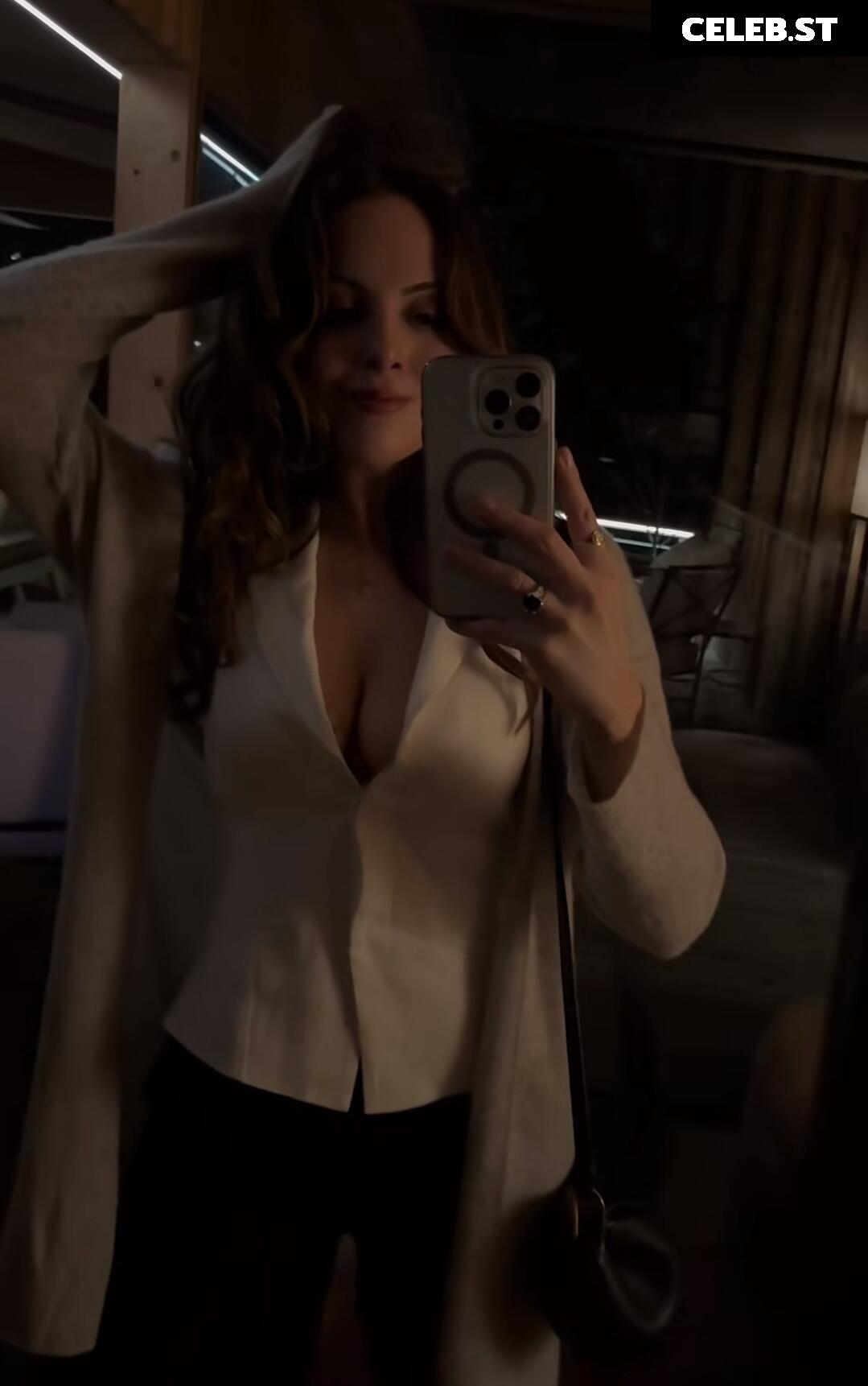 Elizabeth Gillies Image 2078569