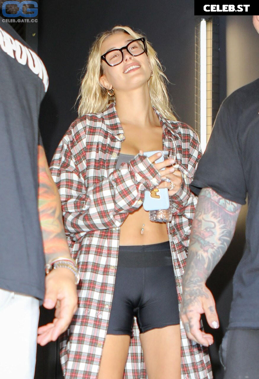Hailey Bieber Image 2078401