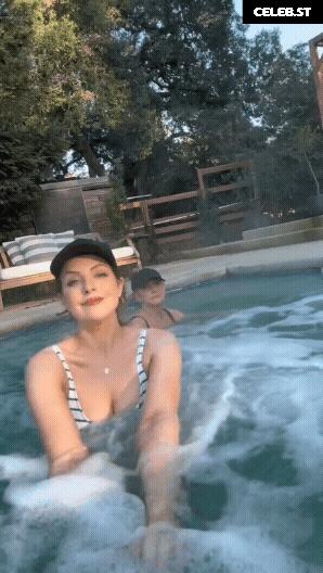 Elizabeth Gillies Image 2078780