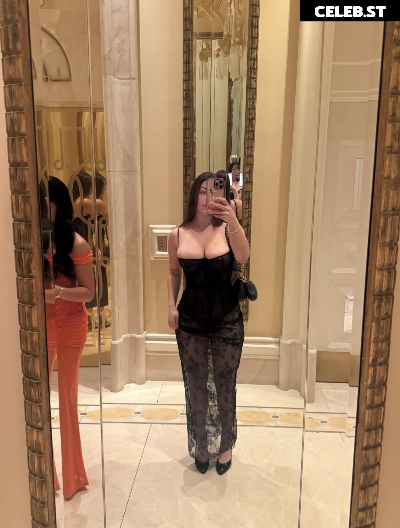 Megan McCarthy / megmariiee Image 20781186