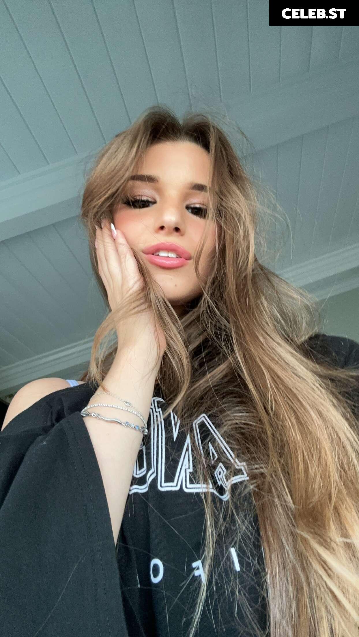 Brooke Monk Image 20655911