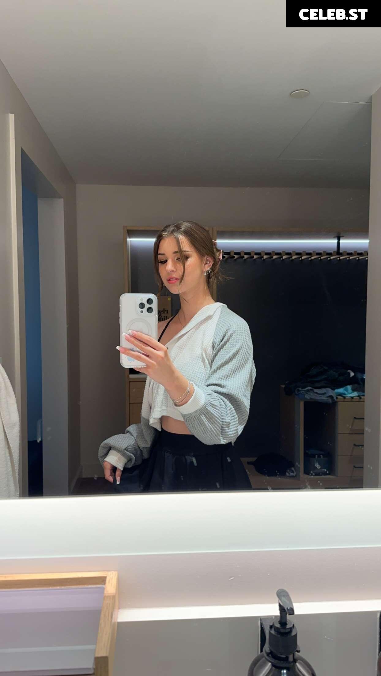 Brooke Monk Image 20655265