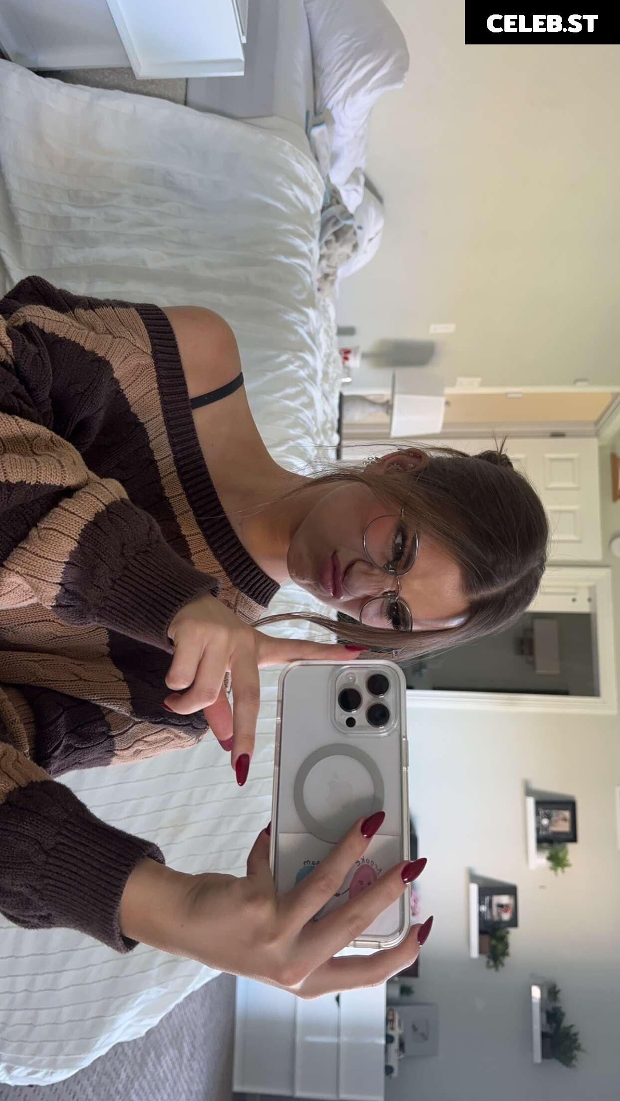 Brooke Monk Image 20656267