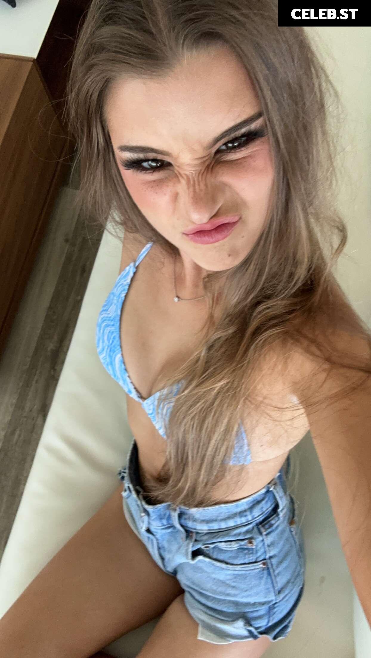 Brooke Monk Image 20653813