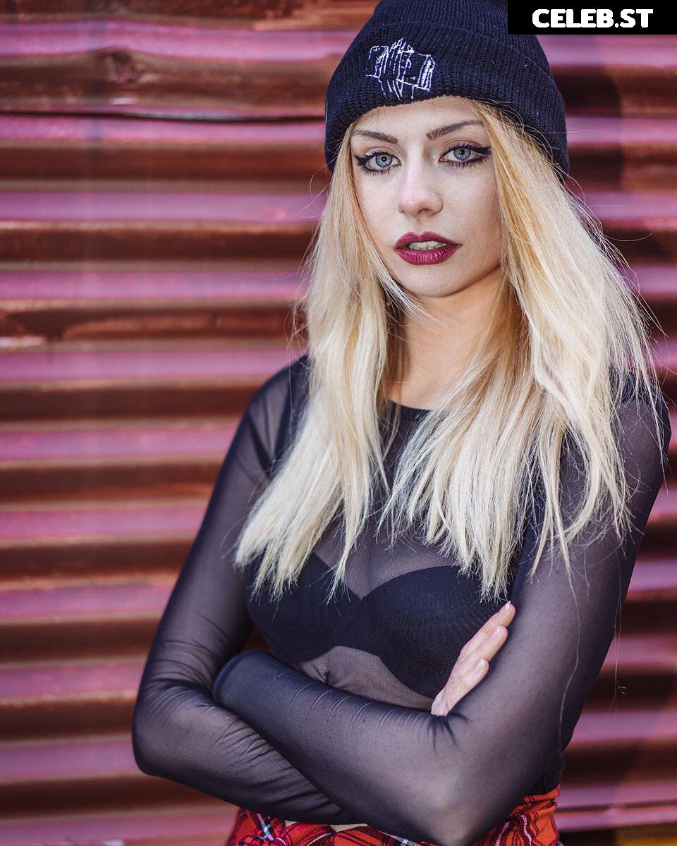 Maddie Phillips Image 2065378