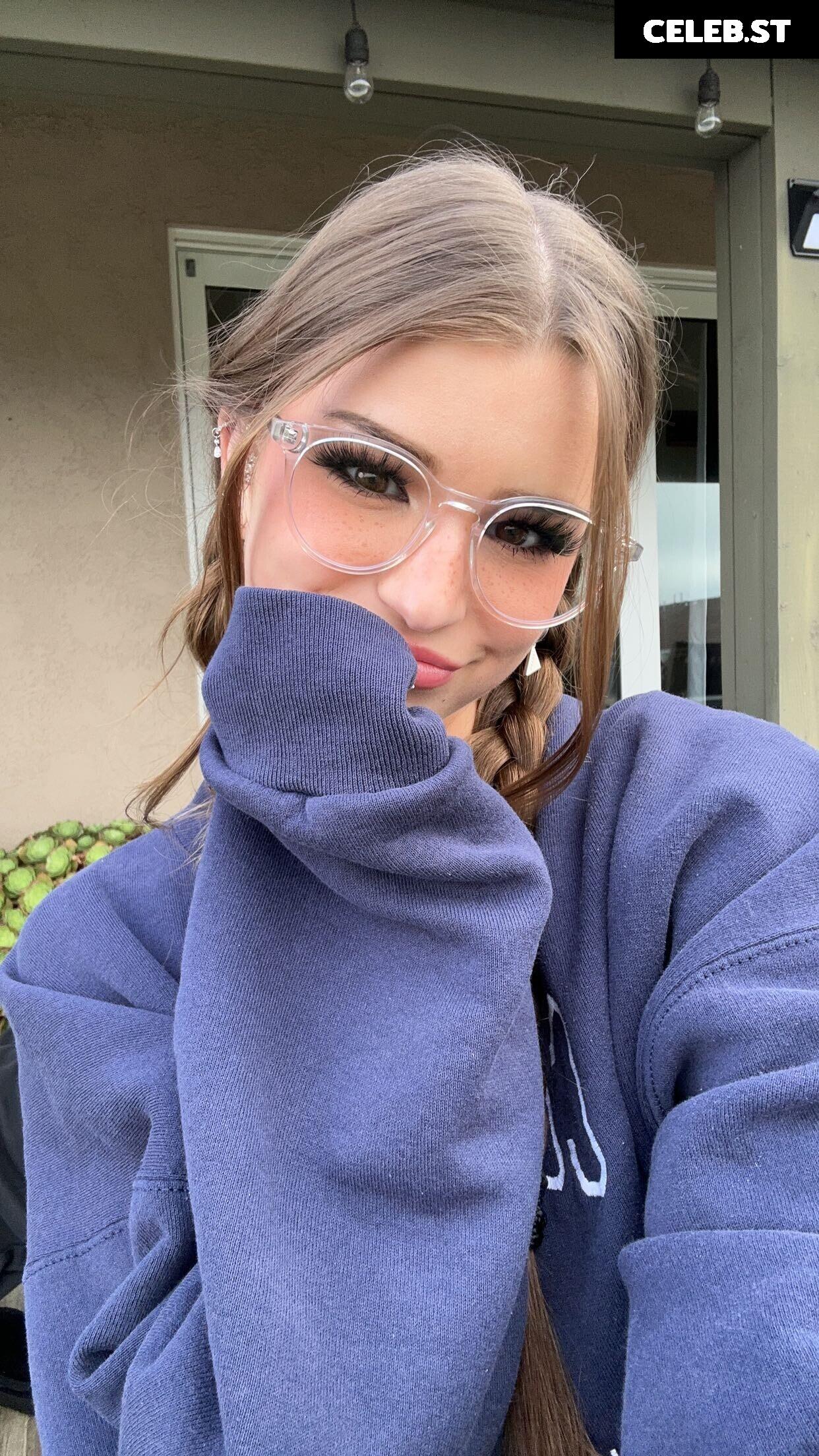 Brooke Monk Image 20652609