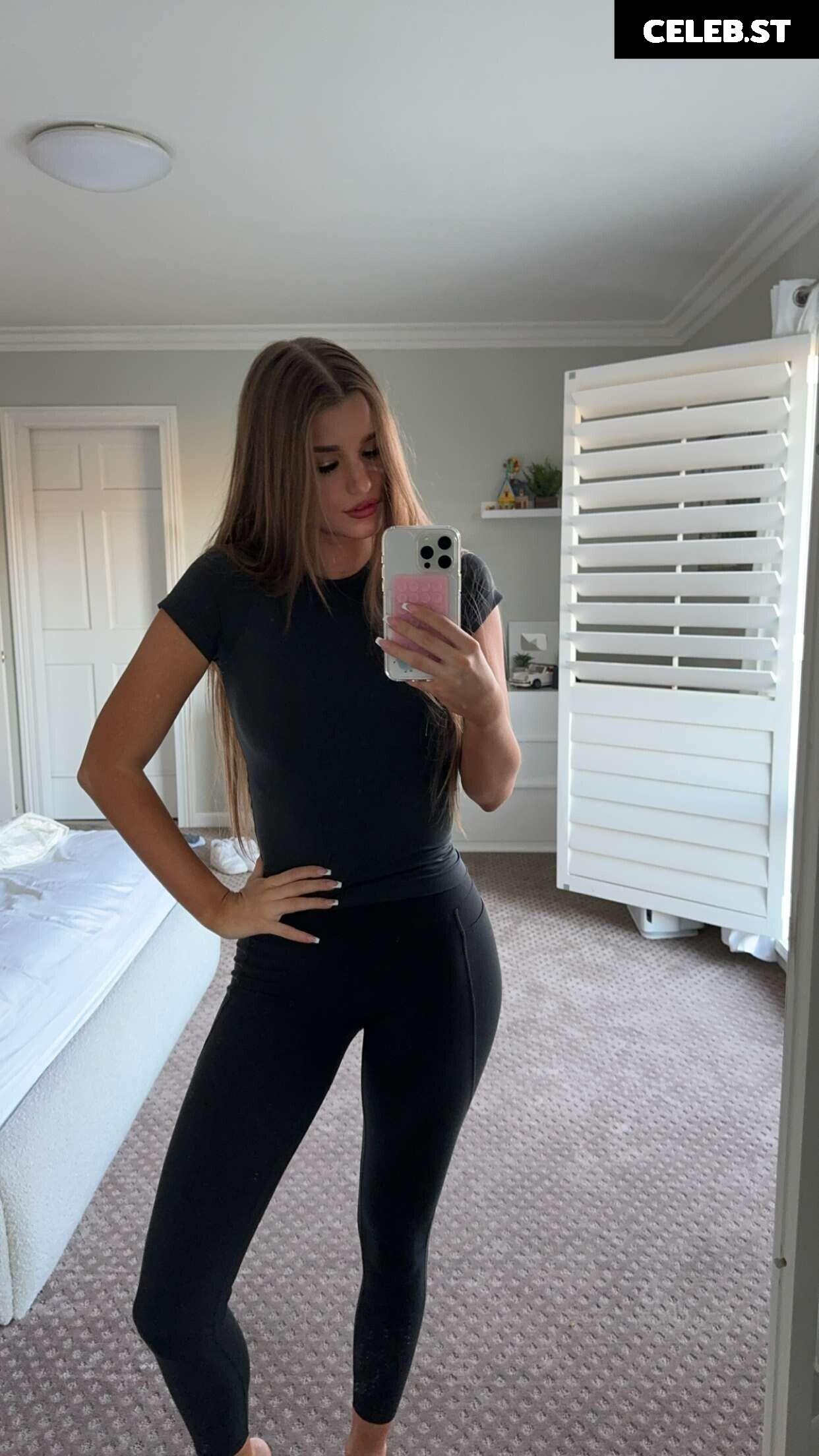 Brooke Monk Image 20668797