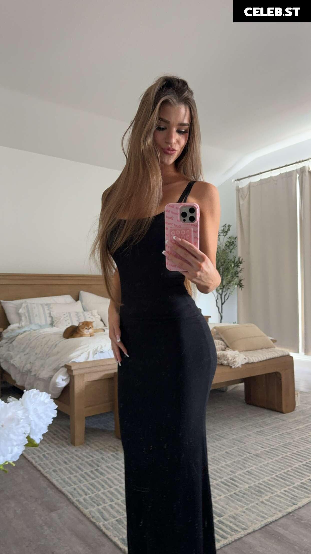 Brooke Monk Image 20660145