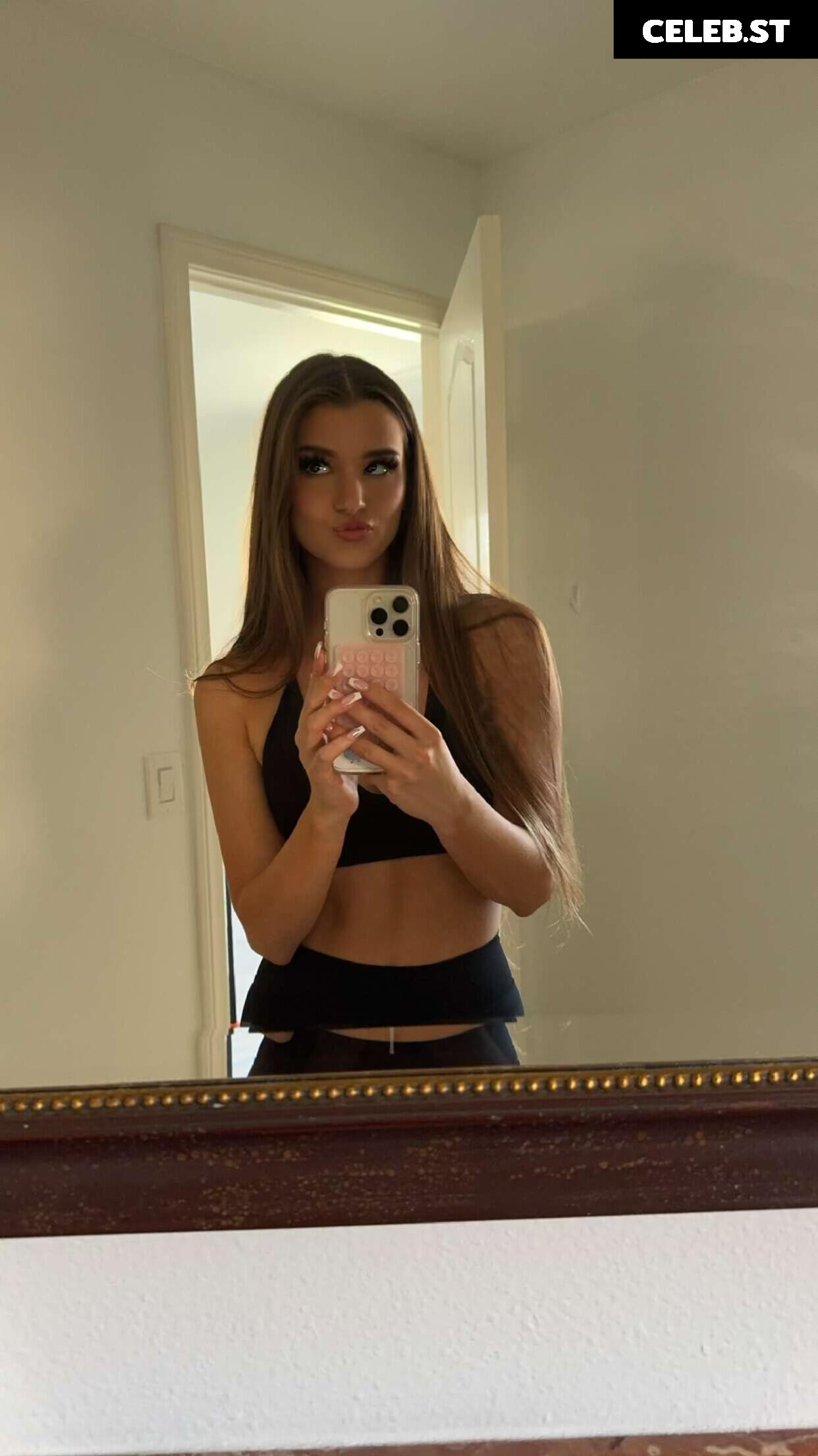 Brooke Monk Image 20669134