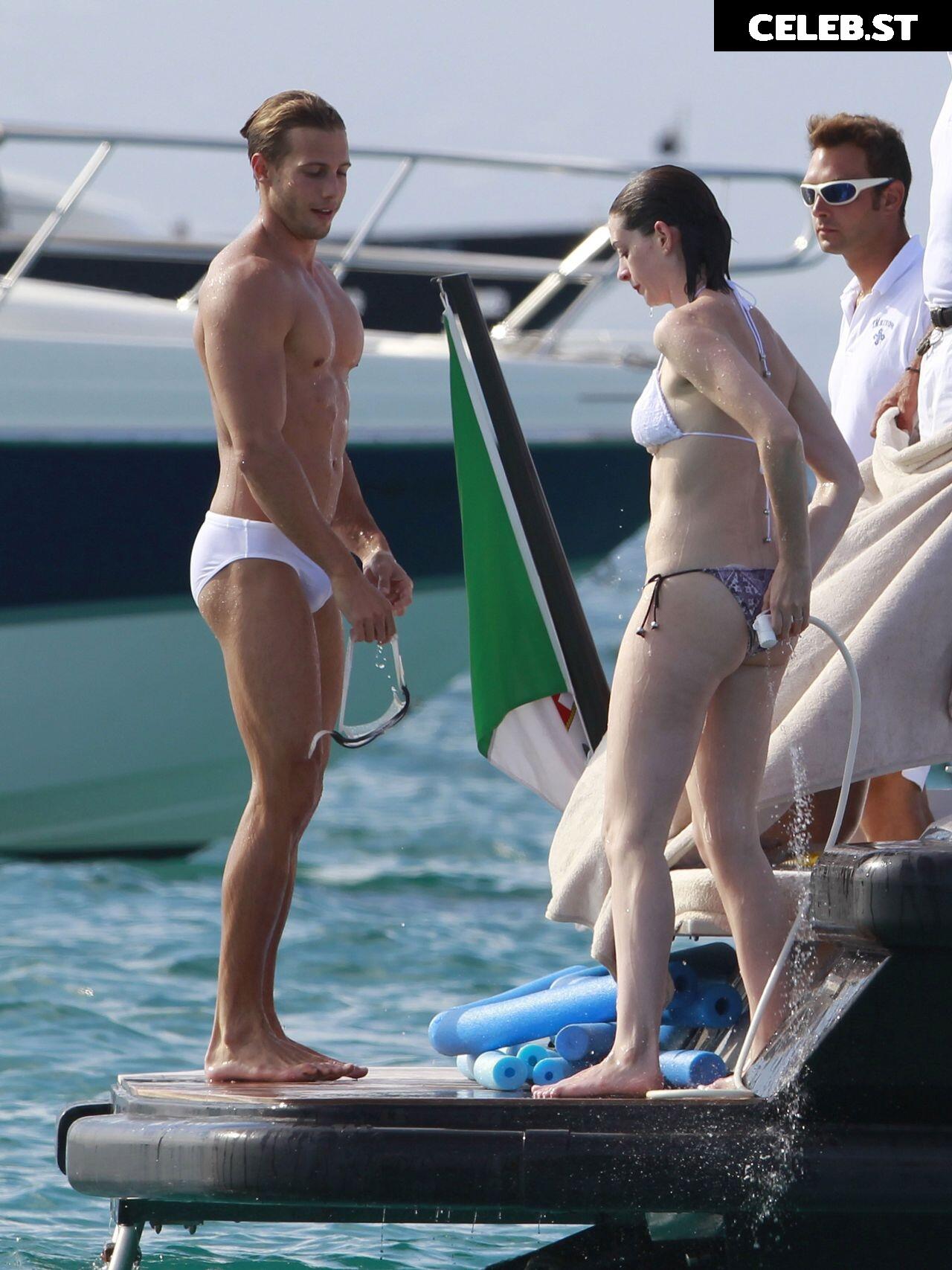 Anne Hathaway Image 2067477