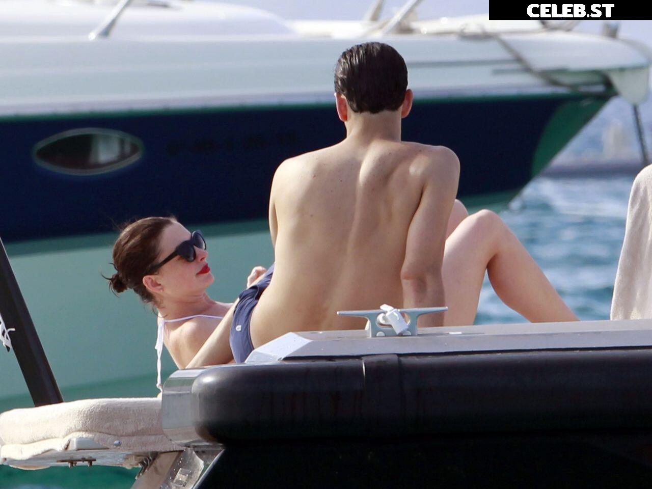 Anne Hathaway Image 2067076