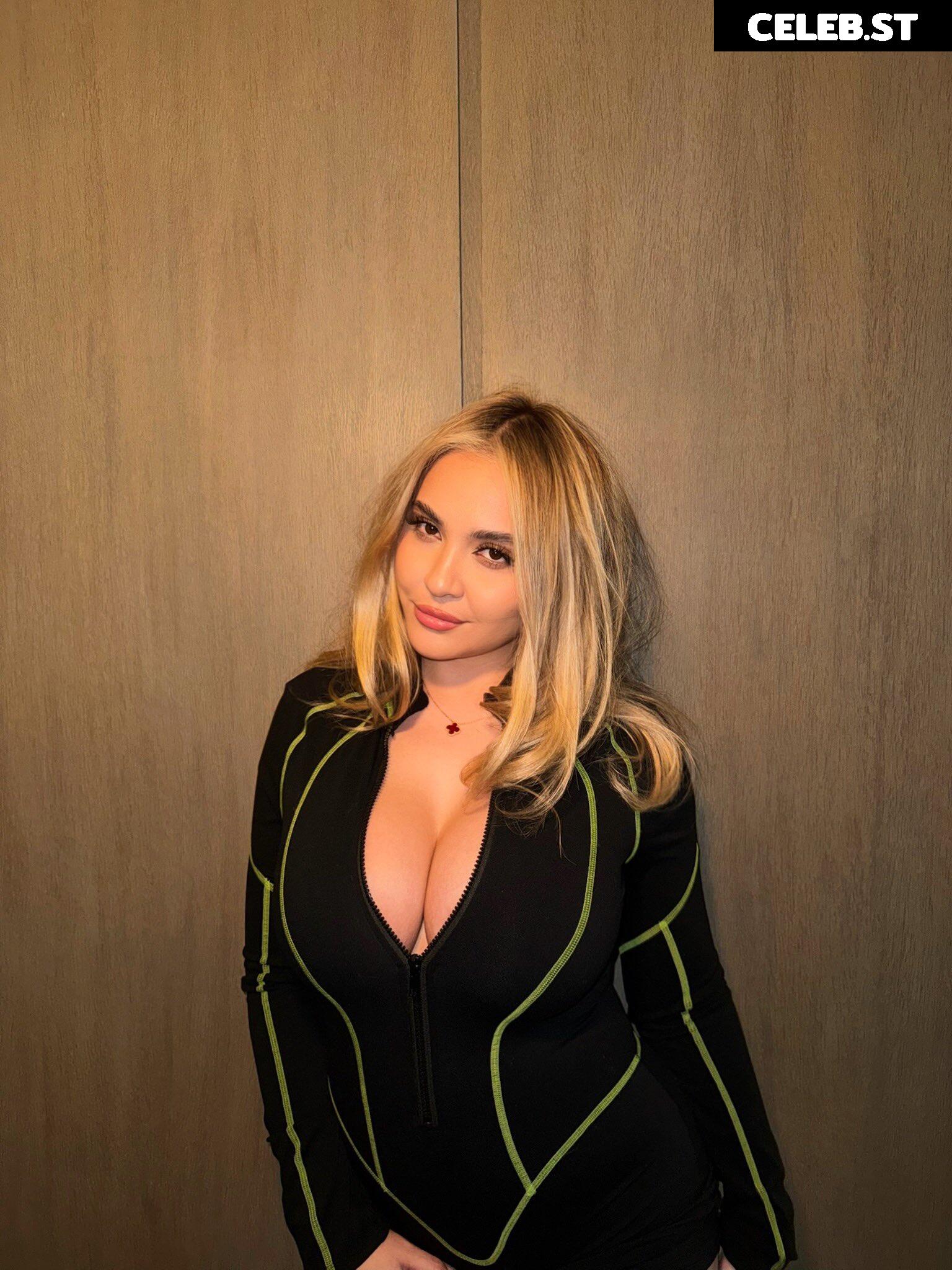 Stella Hudgens (Vanessa's Sister) Image 20645578