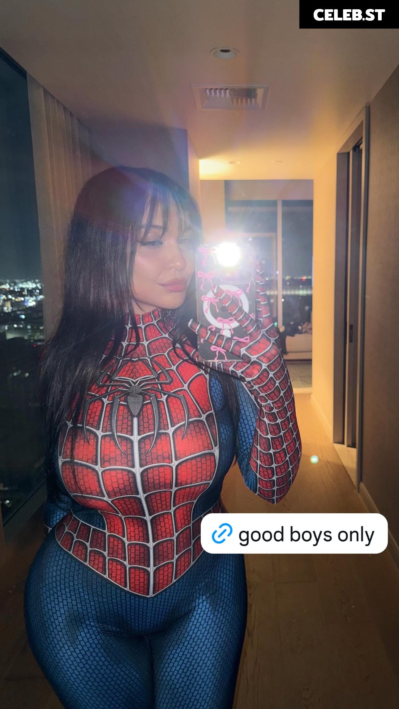 Stella Hudgens (Vanessa's Sister) Image 20645613