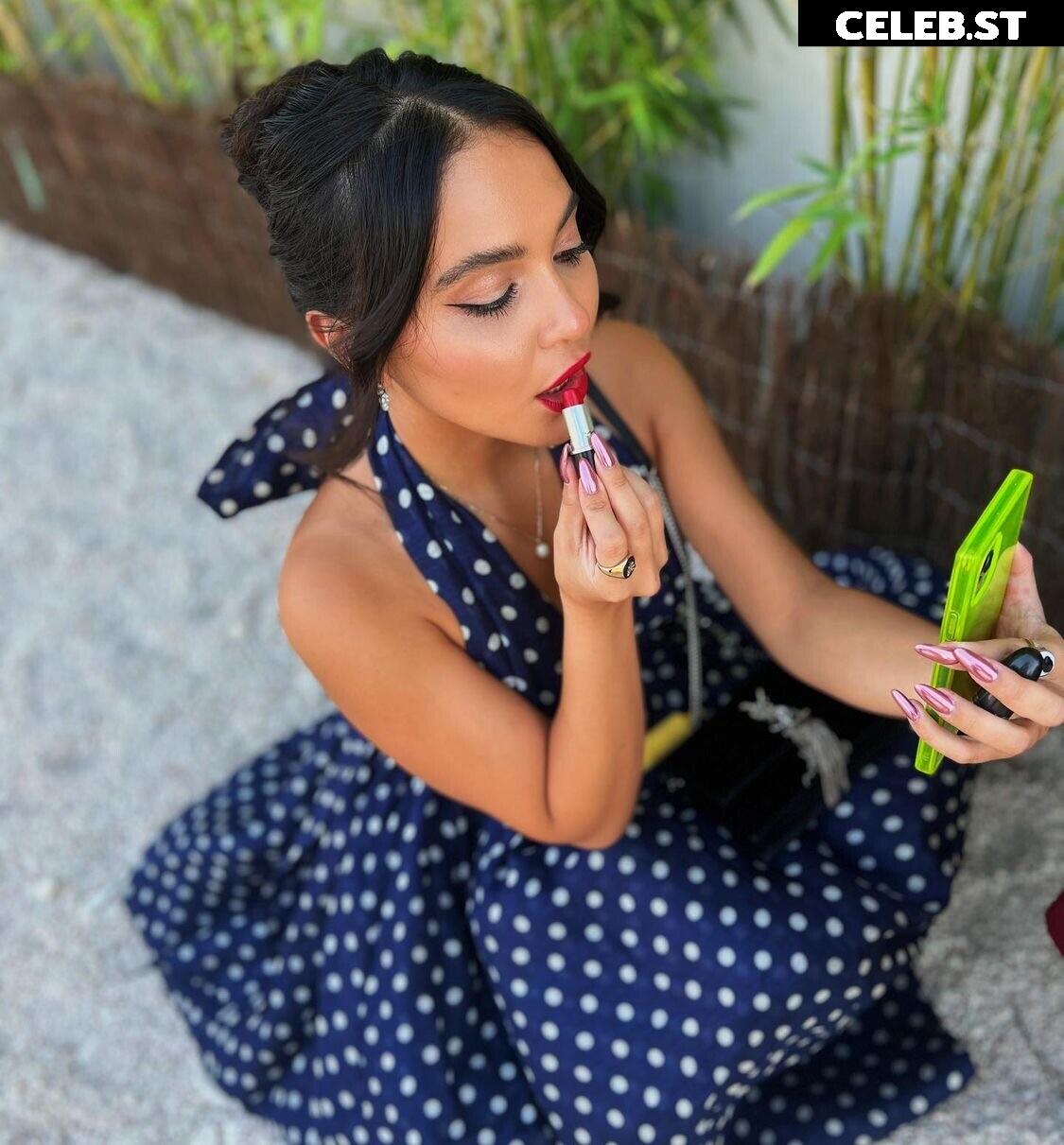 Stella Hudgens (Vanessa's Sister) Image 20644916