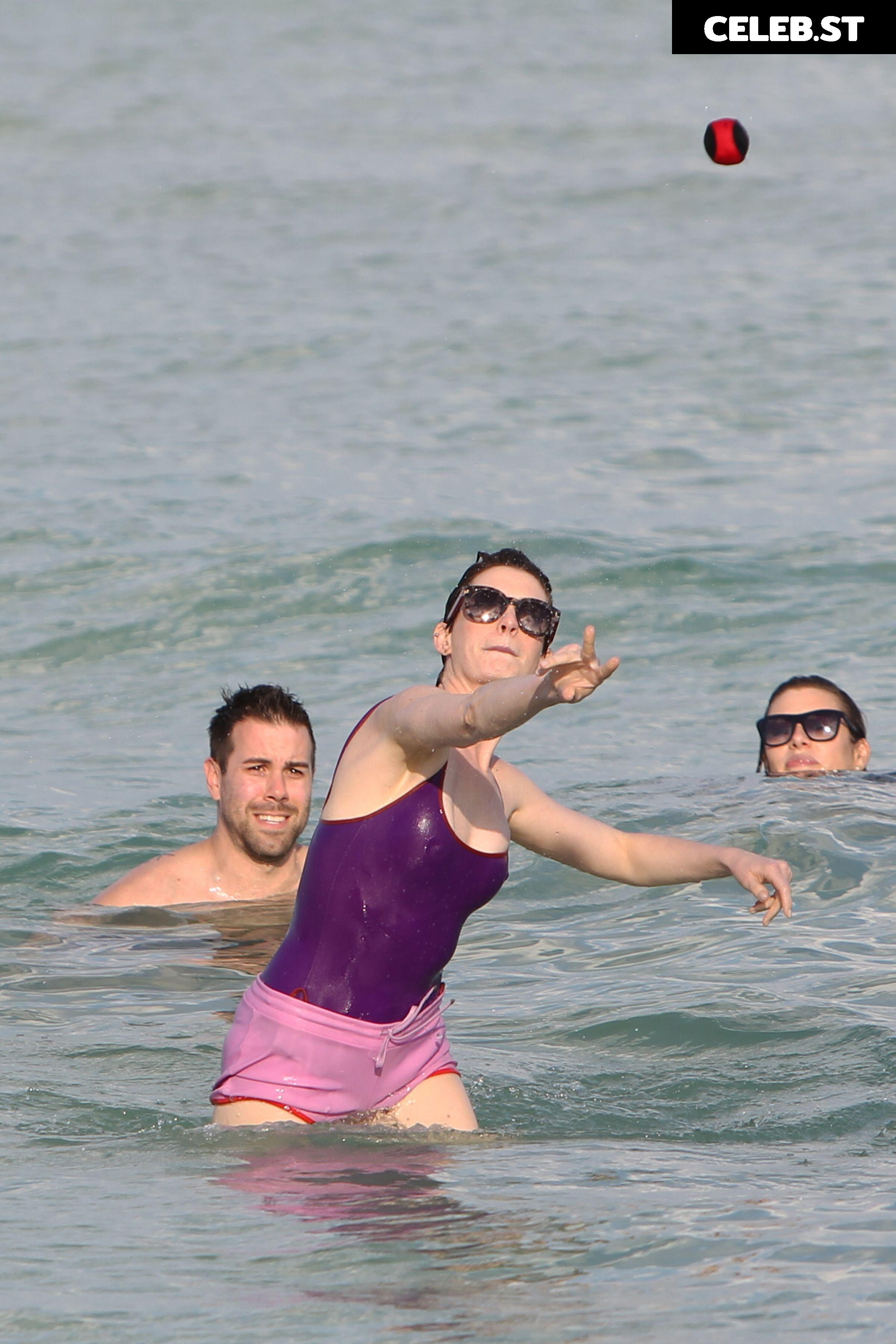 Anne Hathaway Image 2063407