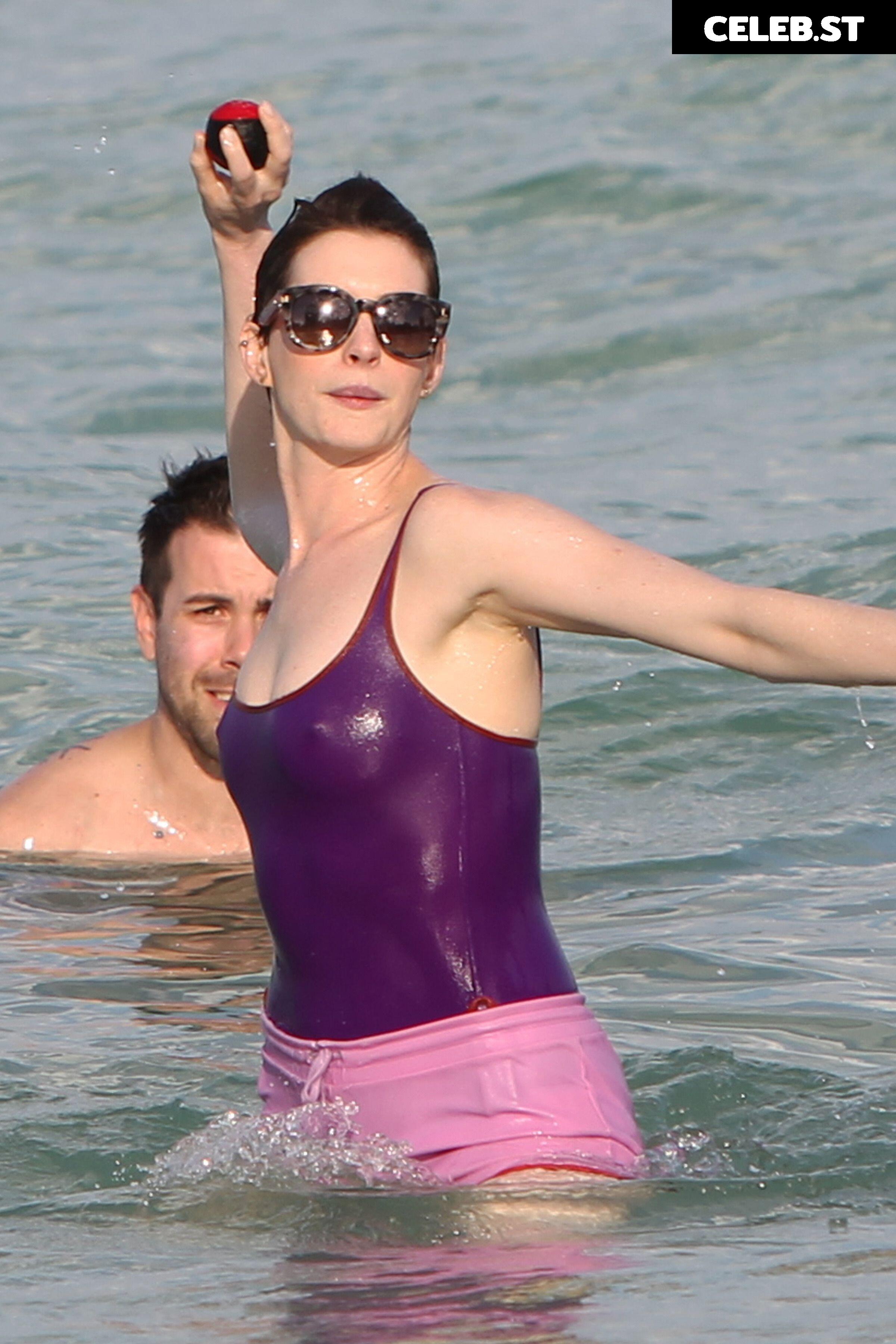 Anne Hathaway Image 2063350