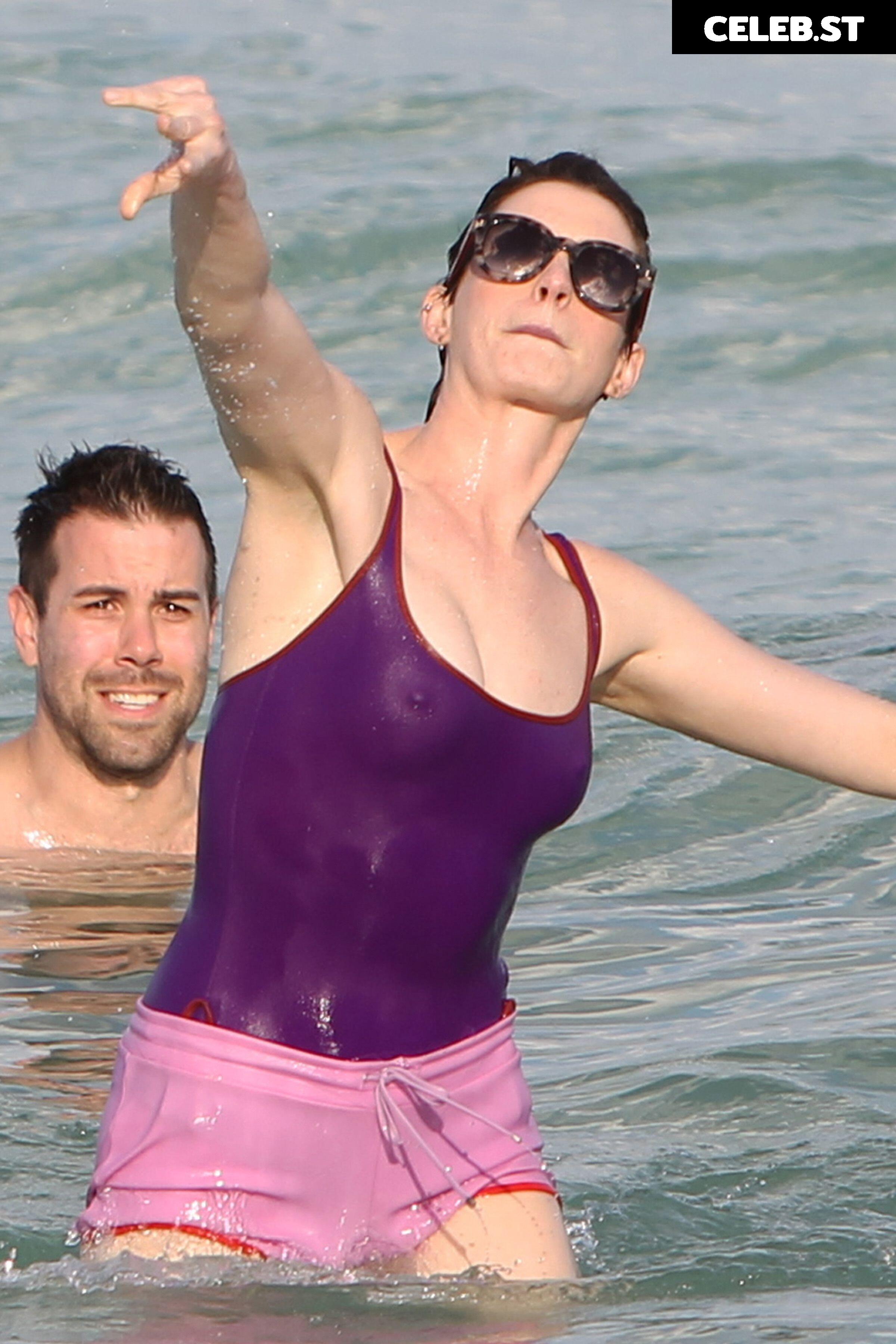 Anne Hathaway Image 2063334