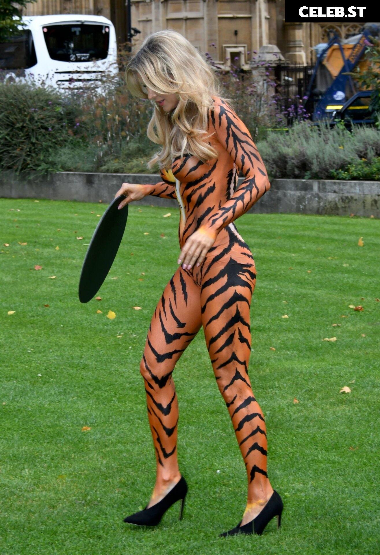 Joanna Krupa Image 2060920