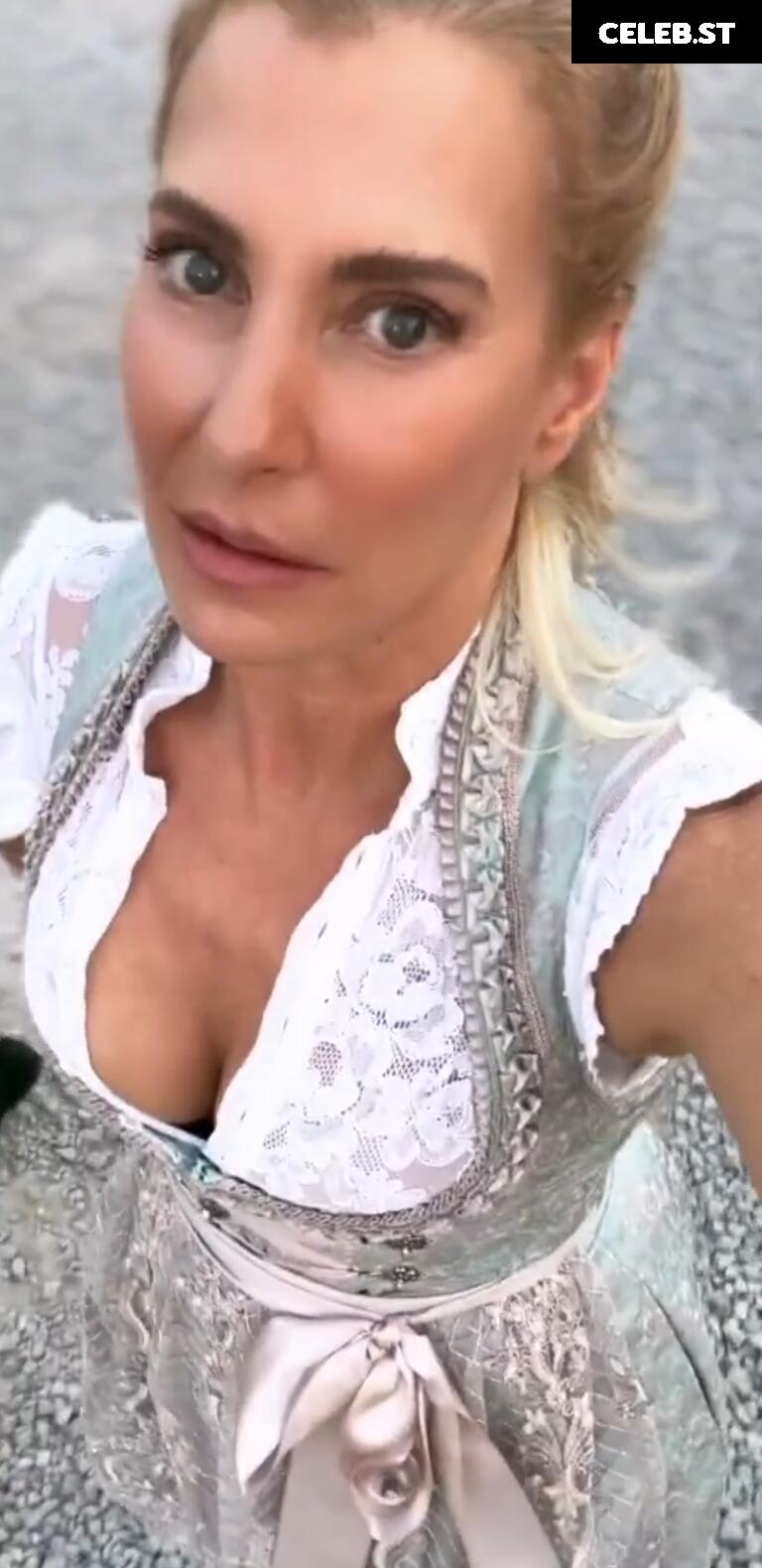Giulia Siegel Image 2069220