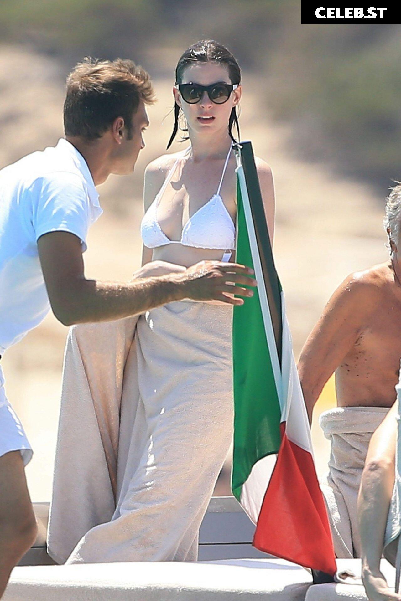 Anne Hathaway Image 2068269