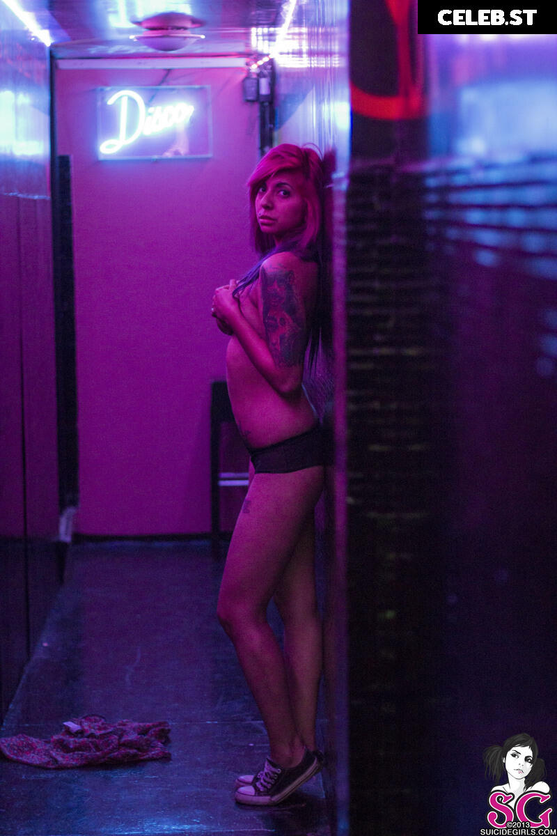 Nathalie Hardy / Milou Suicide Image 20543996