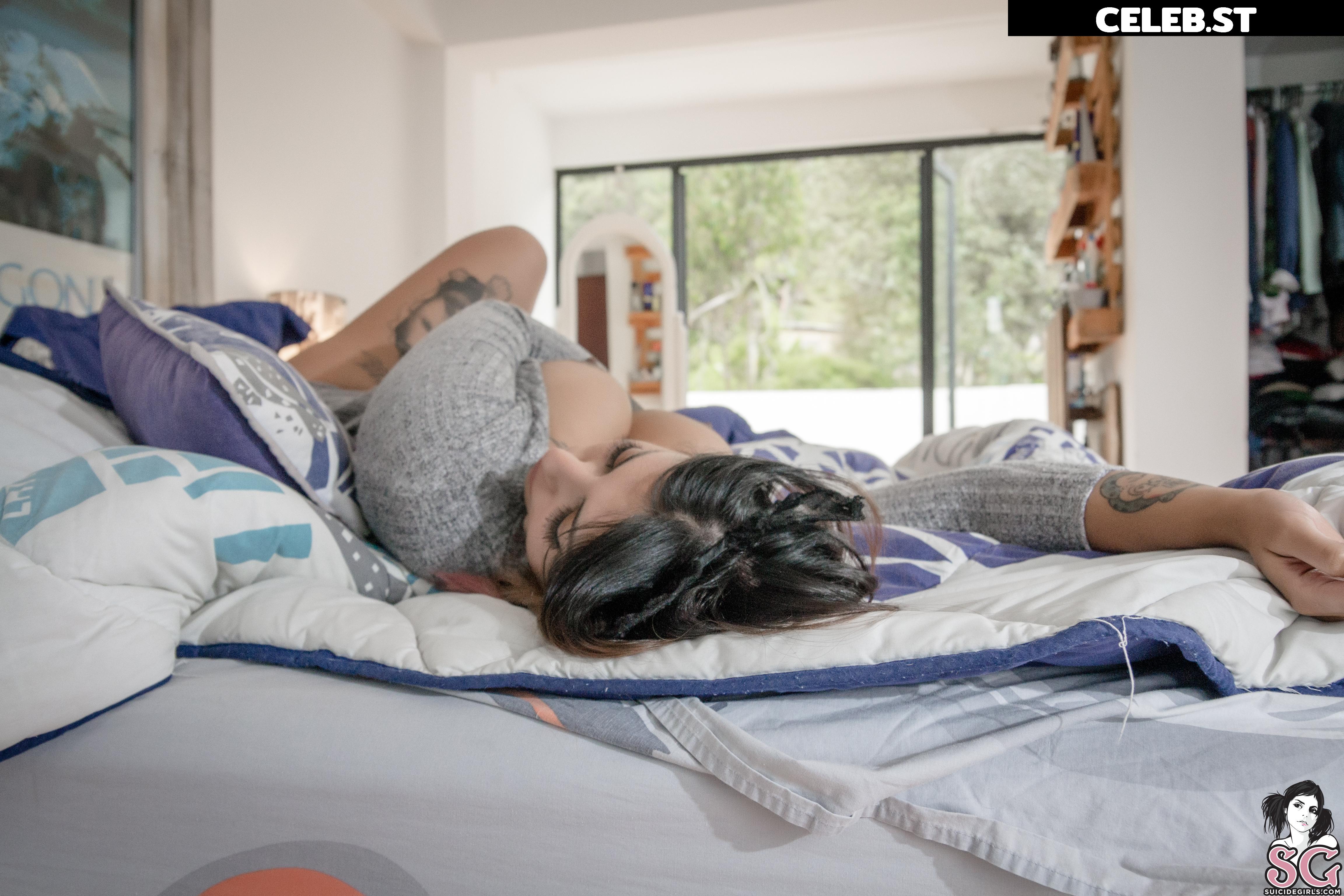 Nathalie Hardy / Milou Suicide Image 20543927