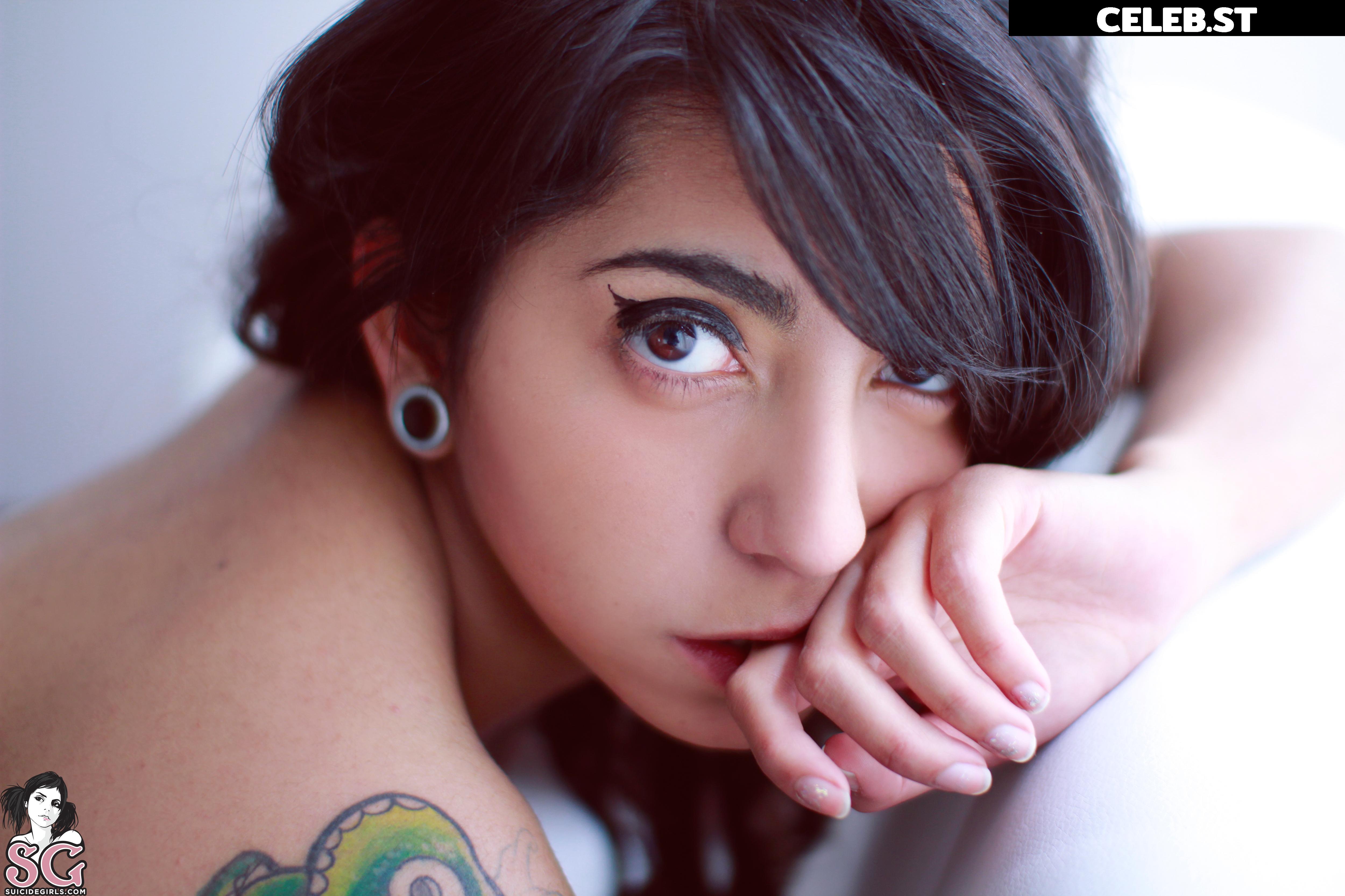 Nathalie Hardy / Milou Suicide Image 20543939