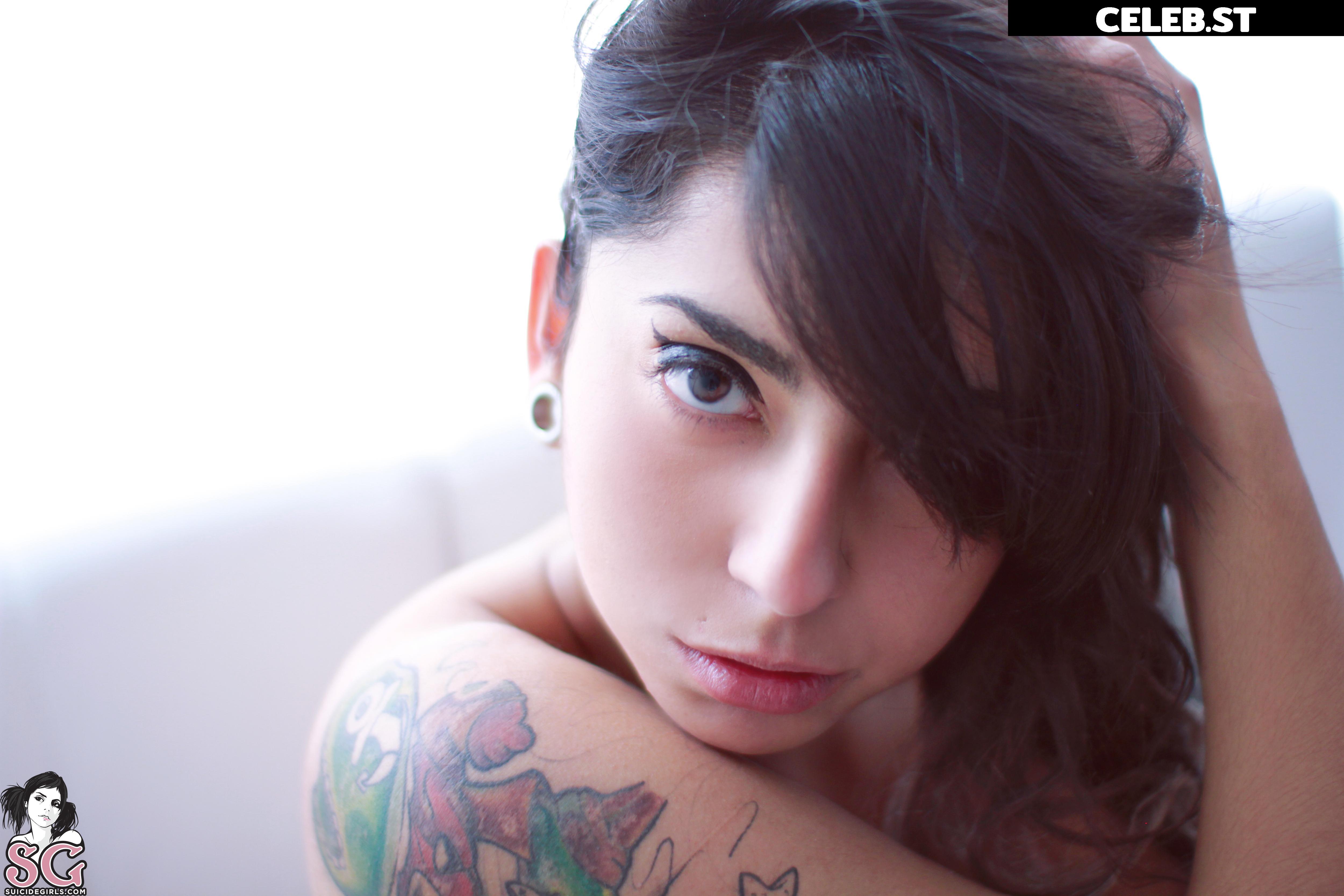 Nathalie Hardy / Milou Suicide Image 20543941