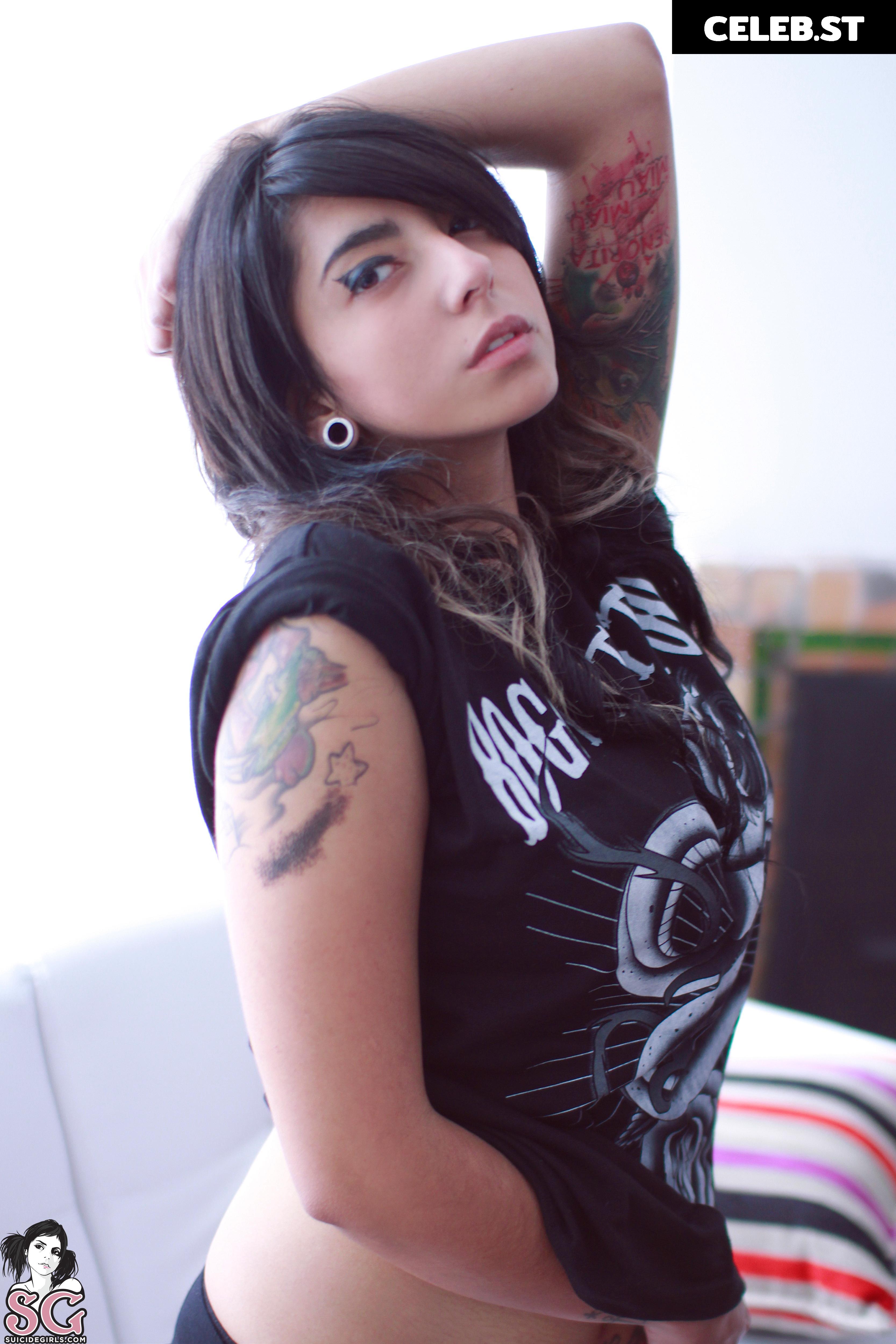 Nathalie Hardy / Milou Suicide Image 20543970