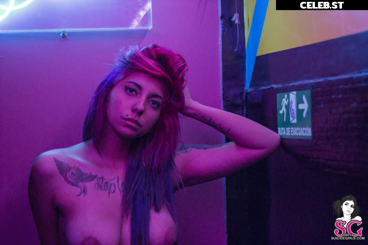 Nathalie Hardy / Milou Suicide Image 20543976