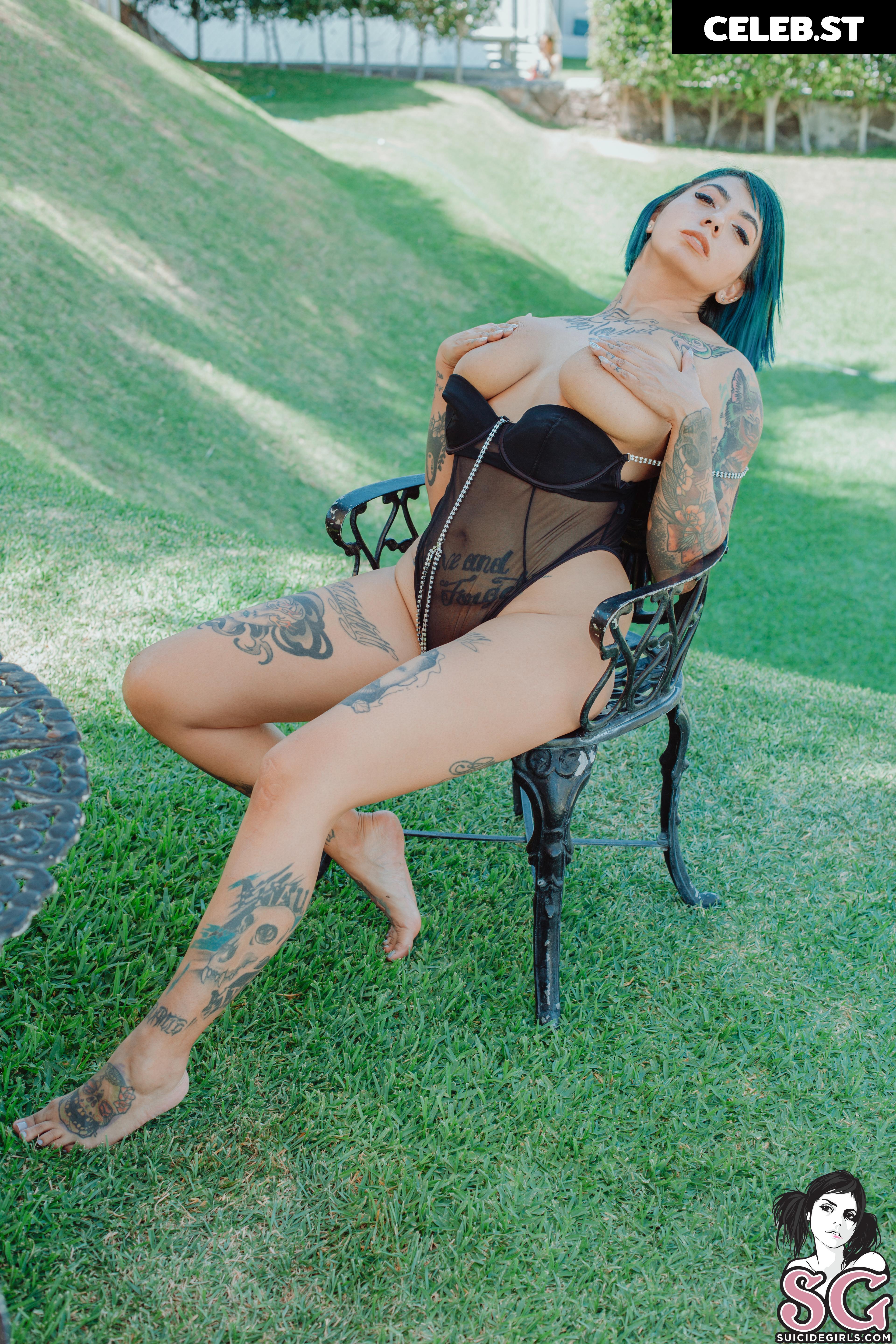 Nathalie Hardy / Milou Suicide Image 20543720