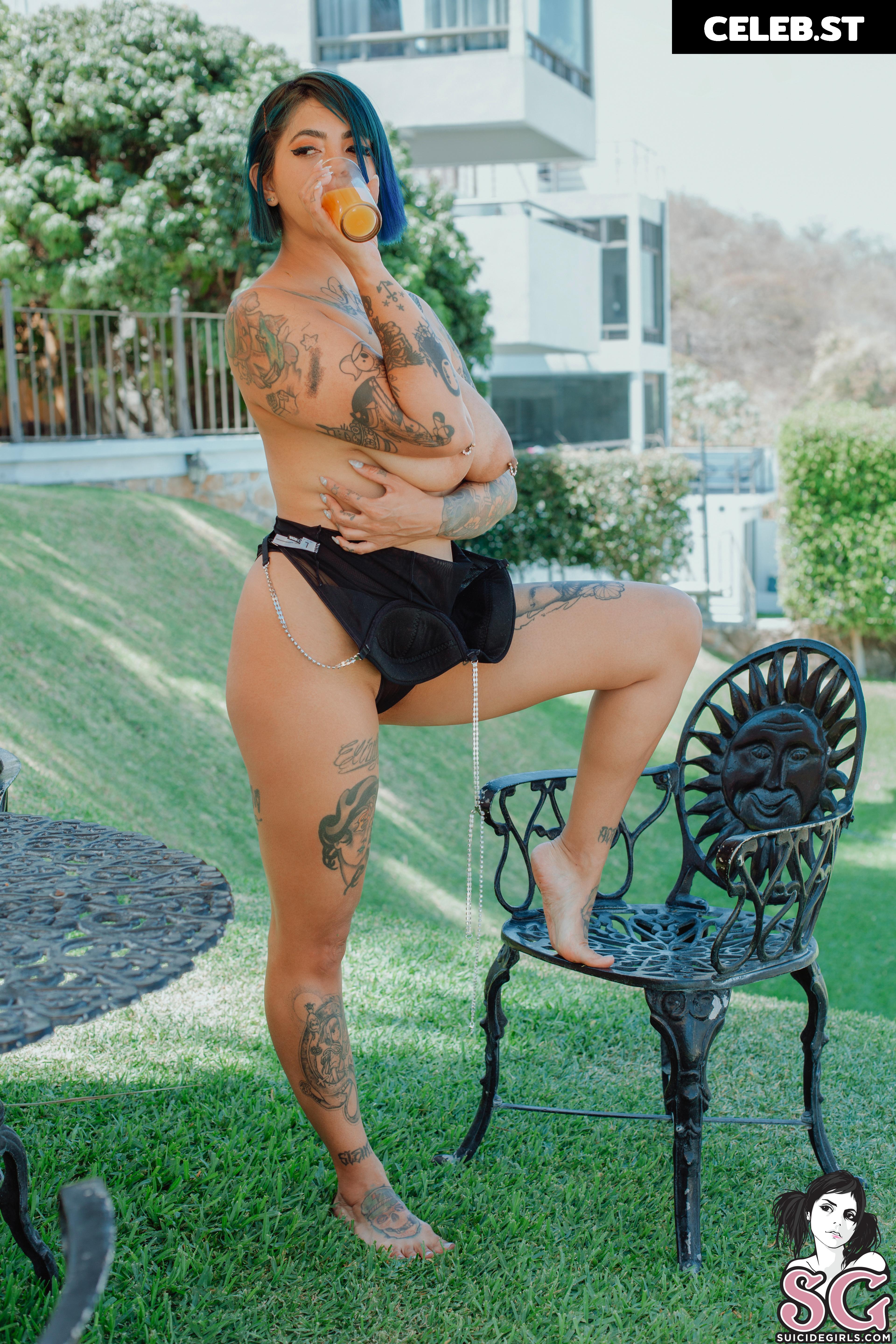 Nathalie Hardy / Milou Suicide Image 20543714