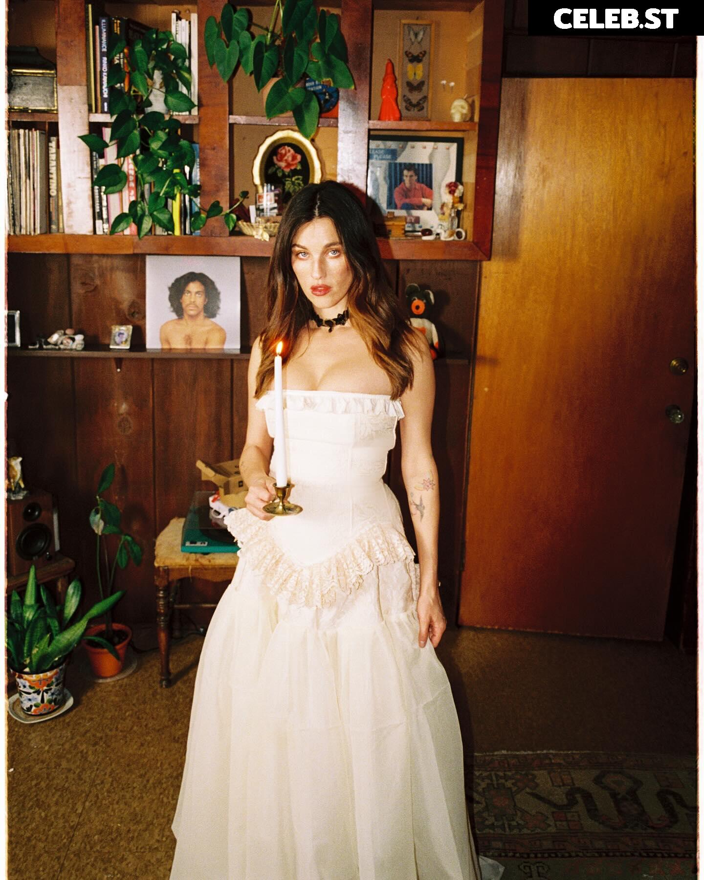 Rainey Qualley Image 20523062
