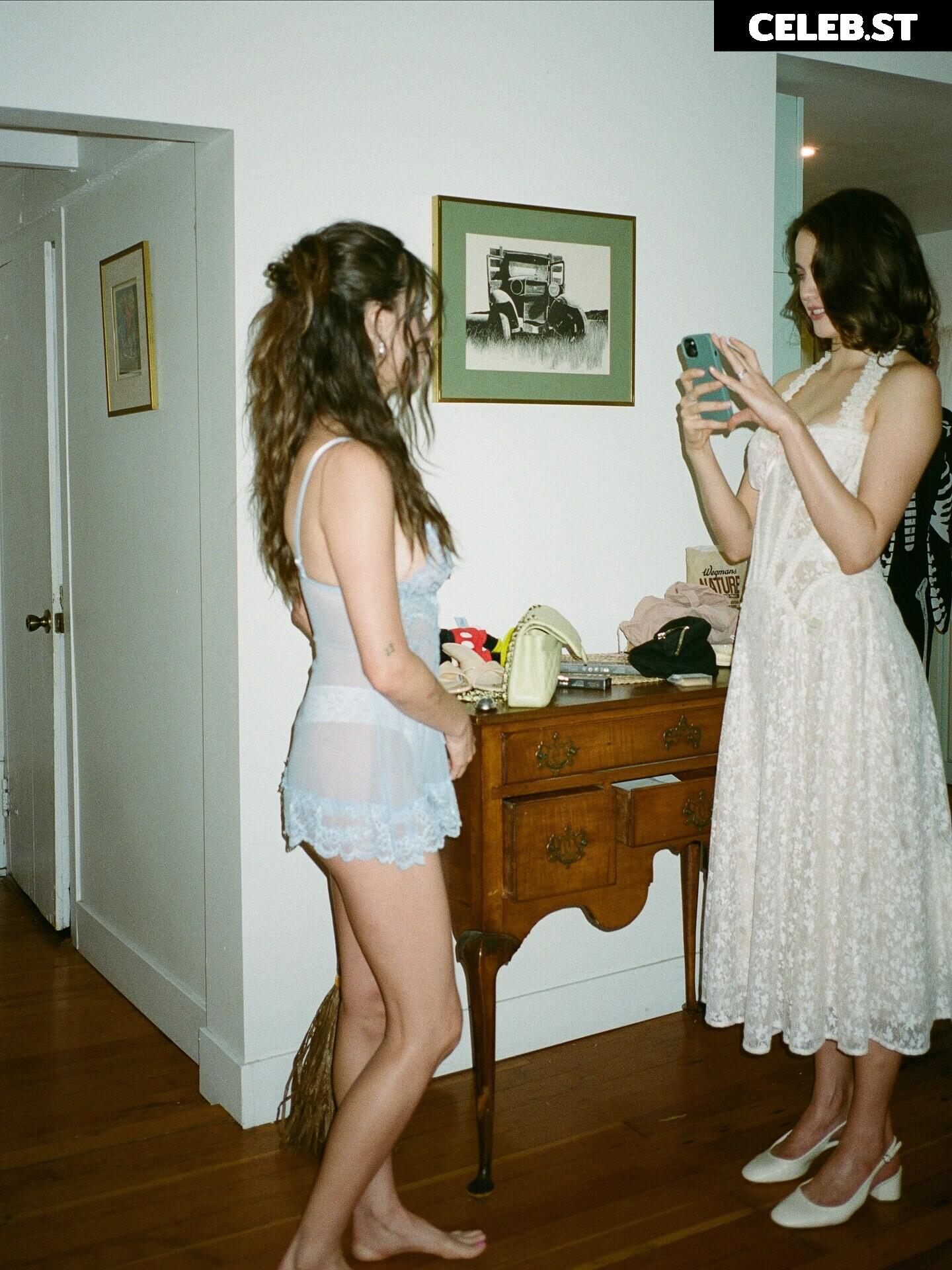 Rainey Qualley Image 20523066
