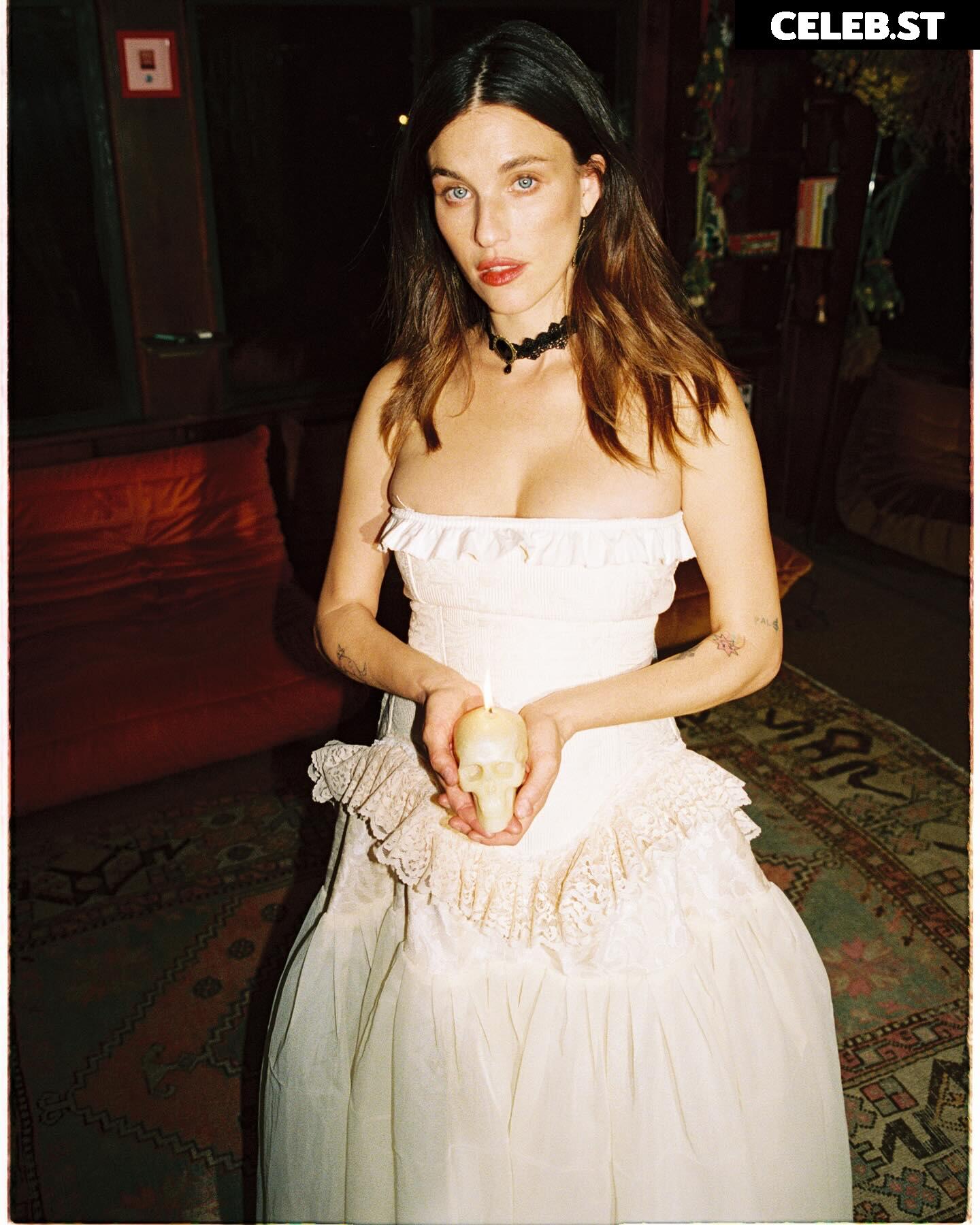 Rainey Qualley Image 20523065