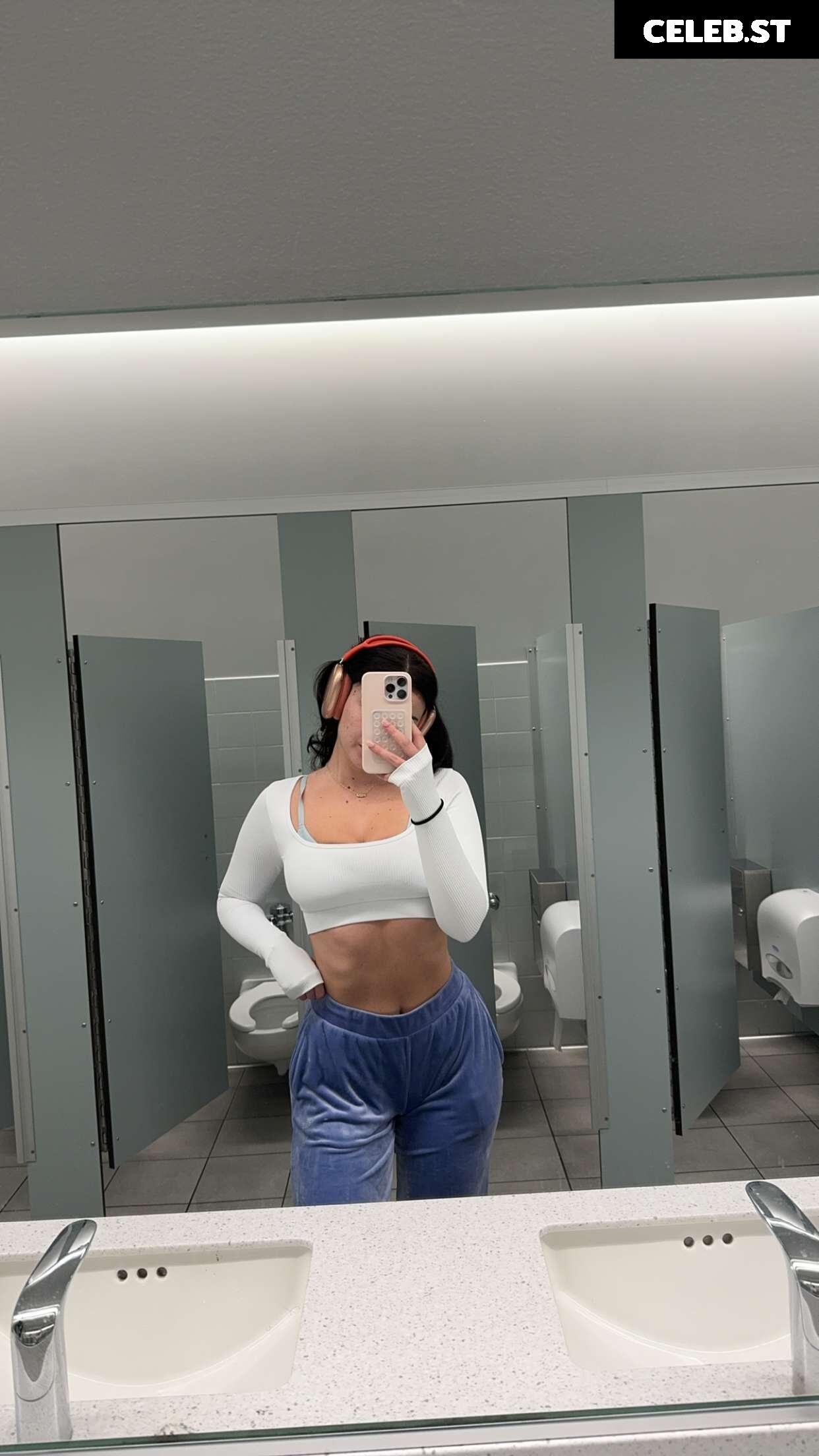 Hotblockchain / Emily Cocea / cryptobaddie1 Image 20595094