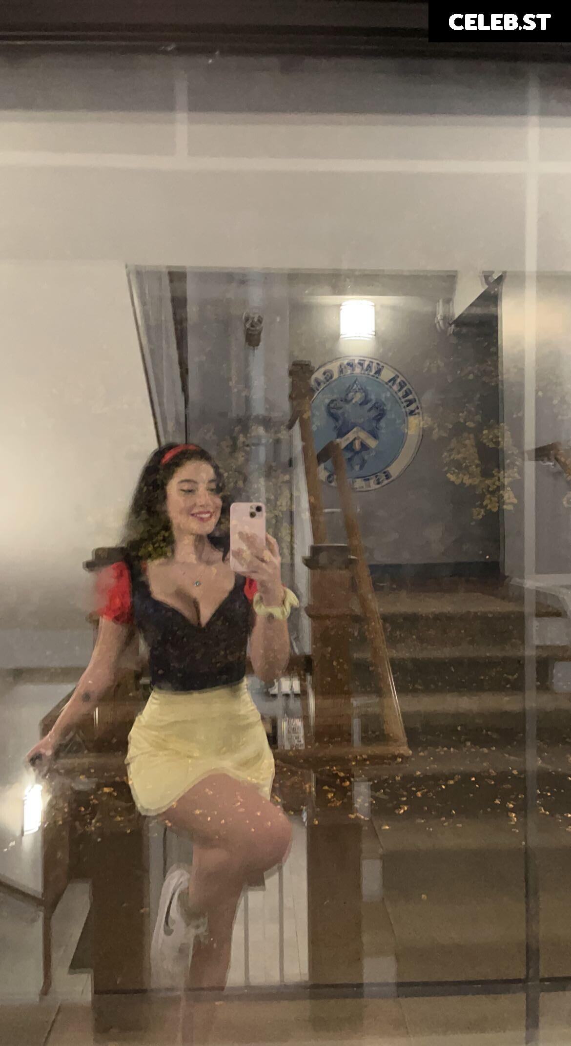 Hotblockchain / Emily Cocea / cryptobaddie1 Image 20595071