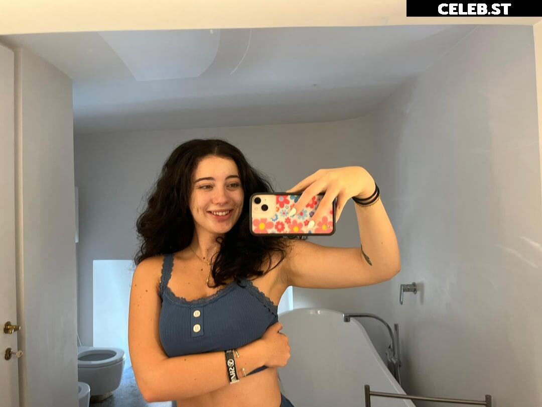 Hotblockchain / Emily Cocea / cryptobaddie1 Image 20594933